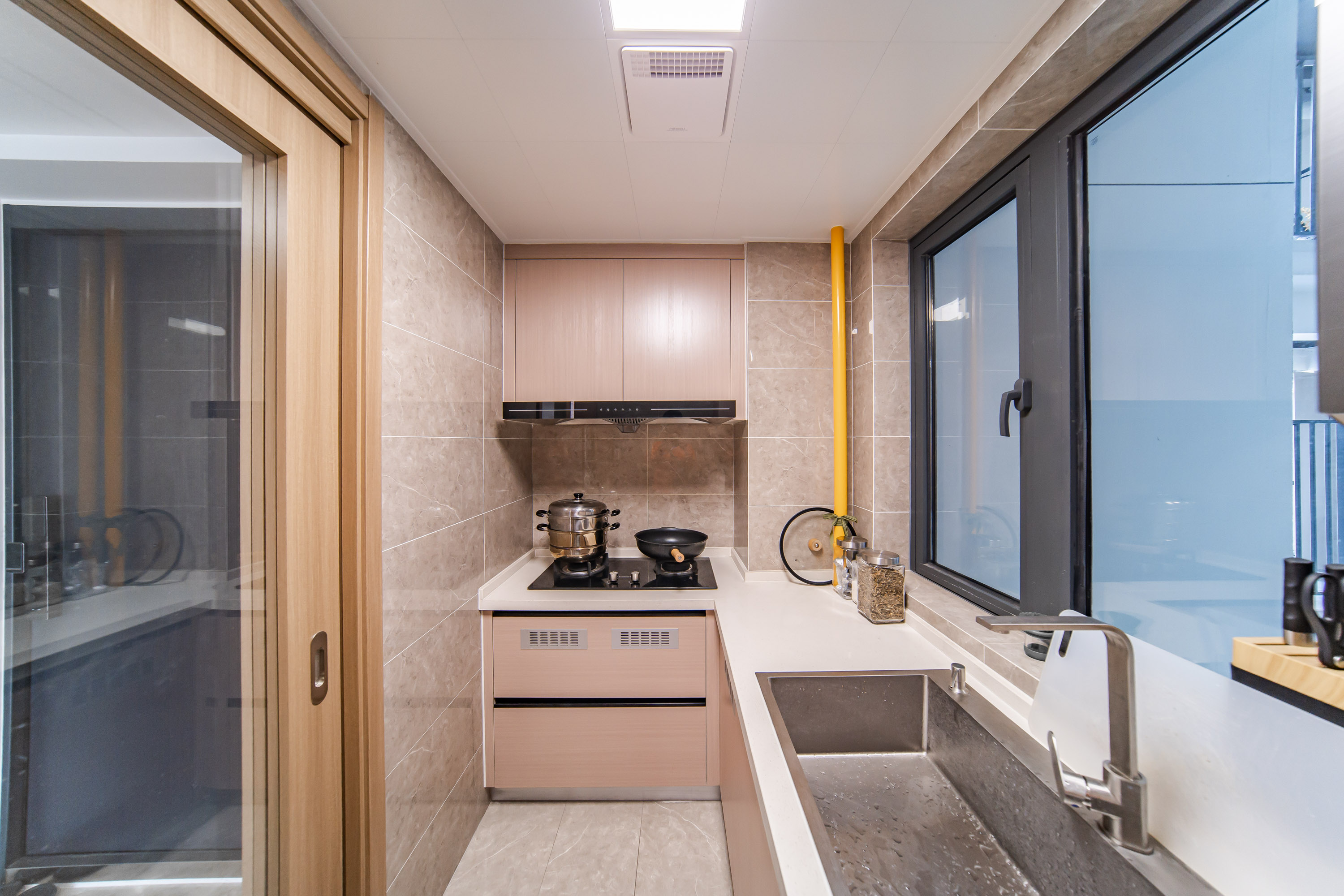 华润凯旋门一期 3室2厅2卫 150.0万 华润凯旋门一期 3室2厅2卫 150.0万厨房