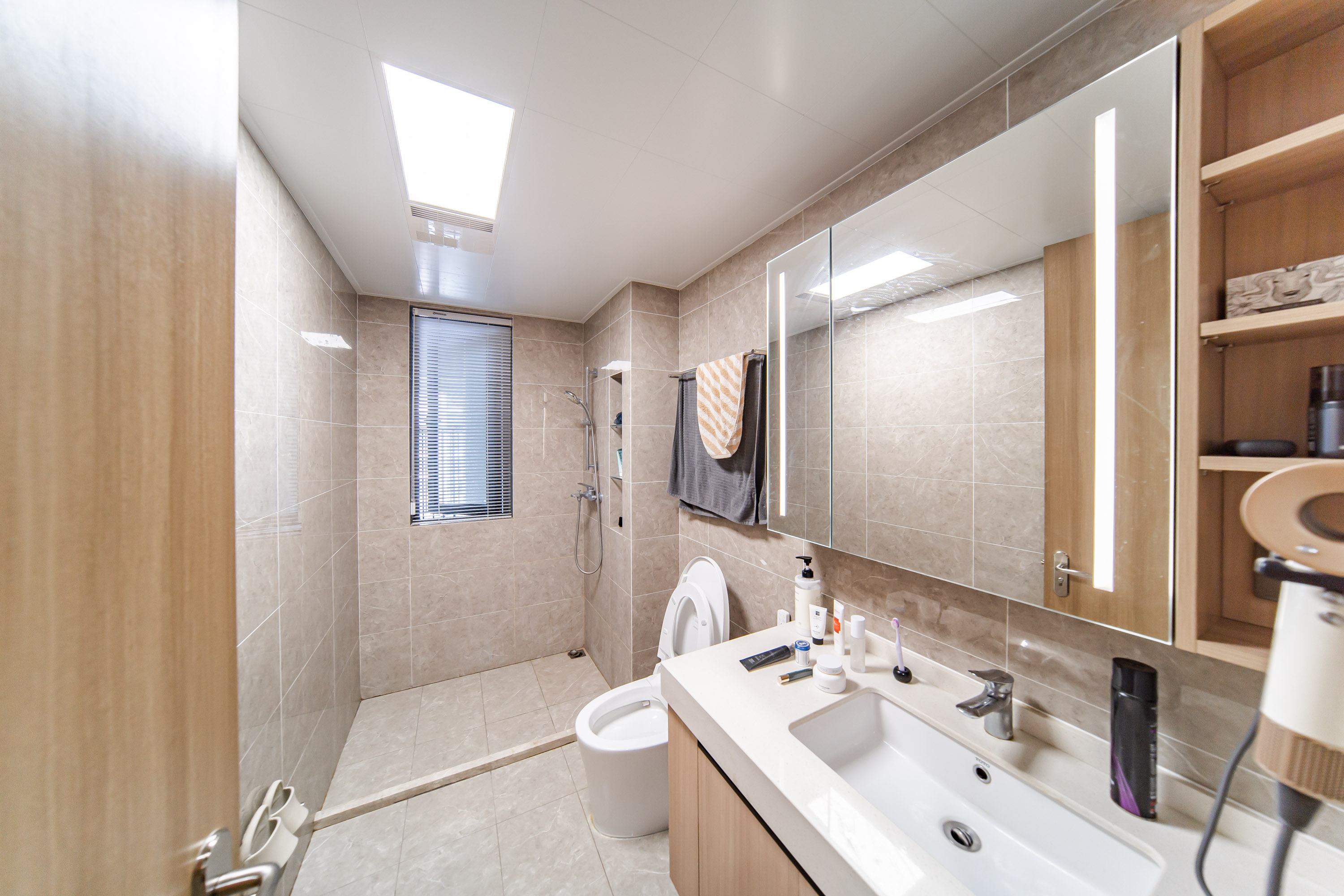 华润凯旋门一期 3室2厅2卫 150.0万 华润凯旋门一期 3室2厅2卫 150.0万卫生间