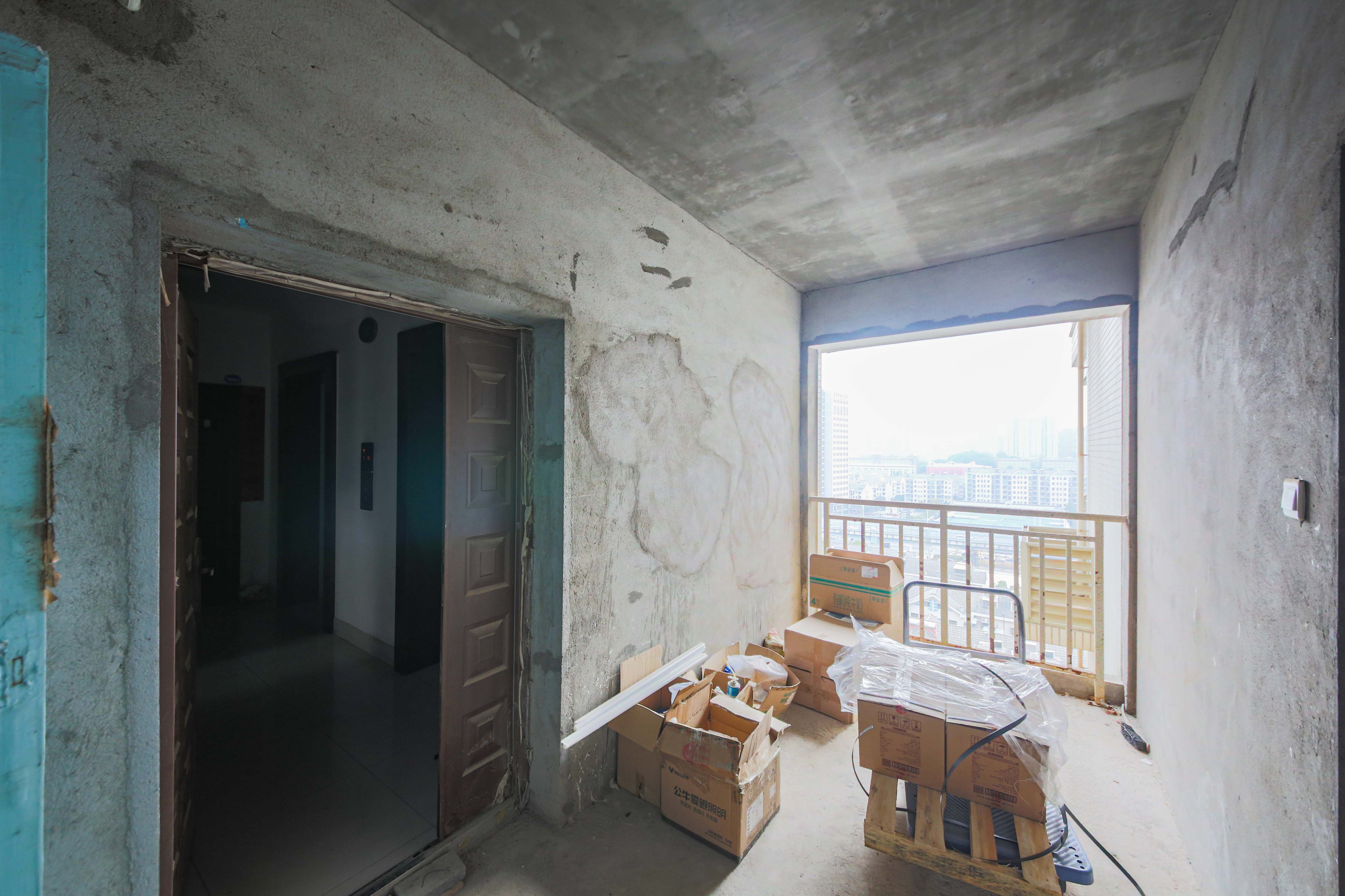 鑫源公寓  4室2厅2卫   312.00万阳台
