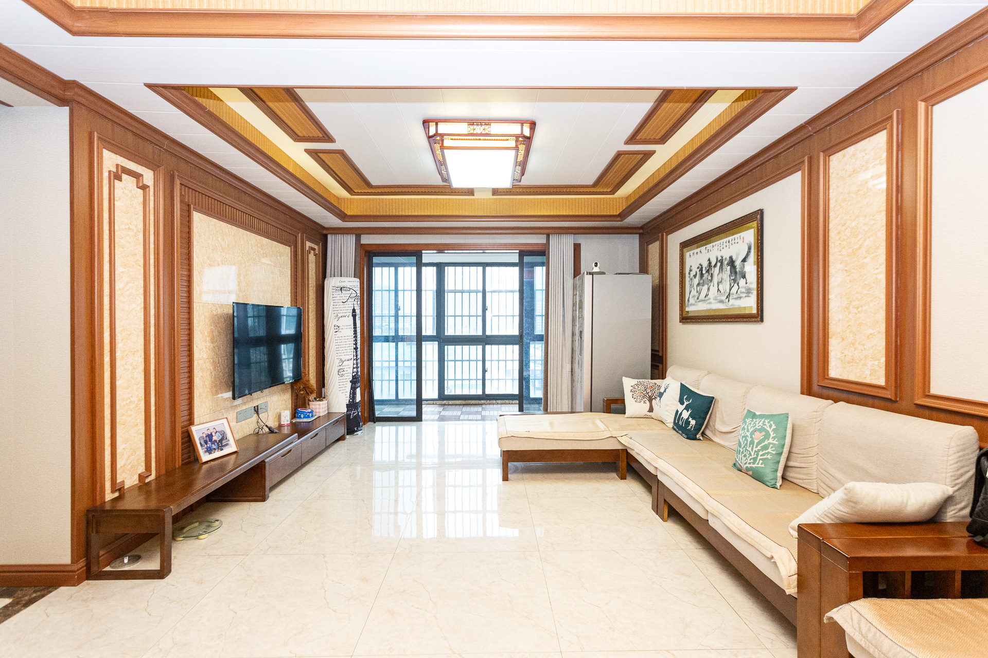 勤诚达新界 4室2厅2卫 99.0万 勤诚达新界 4室2厅2卫 99.0万客厅