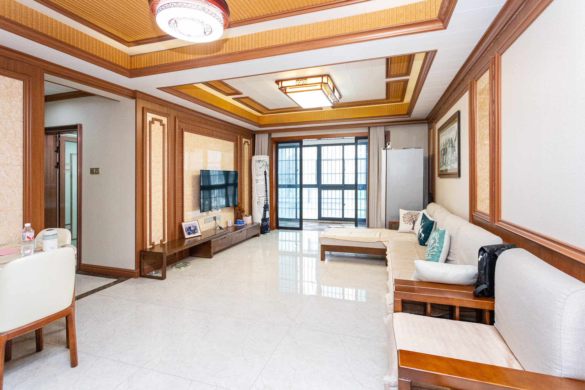 勤诚达新界 4室2厅2卫 99.0万 勤诚达新界 4室2厅2卫 99.0万客厅