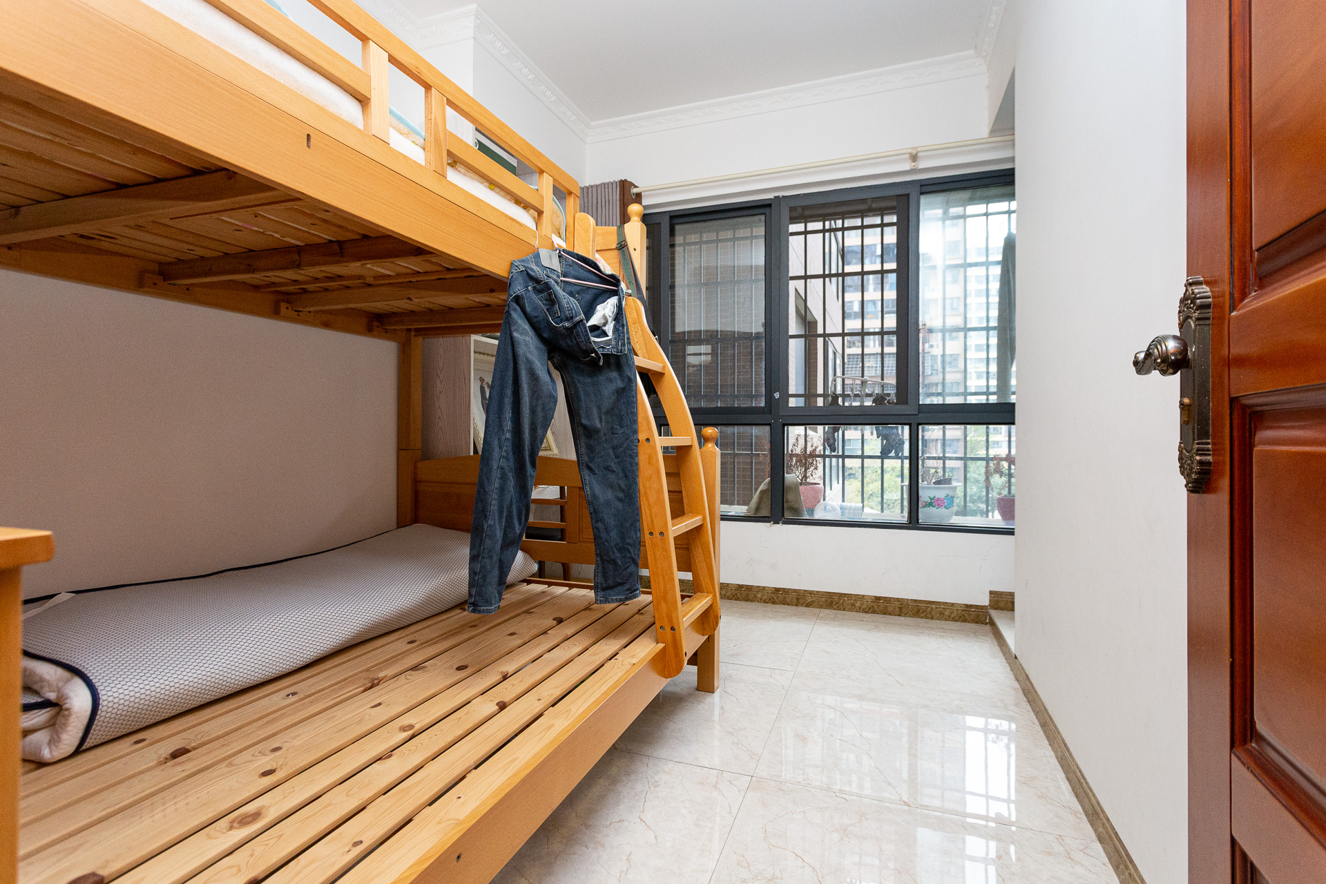 勤诚达新界 4室2厅2卫 99.0万 勤诚达新界 4室2厅2卫 99.0万卧室