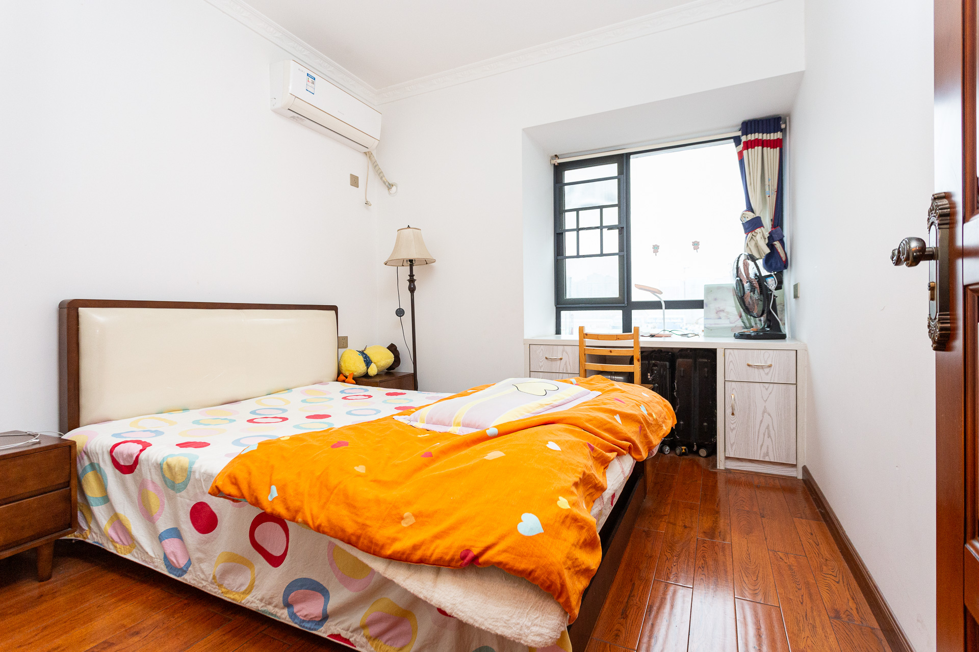 勤诚达新界 4室2厅2卫 99.0万 勤诚达新界 4室2厅2卫 99.0万卧室