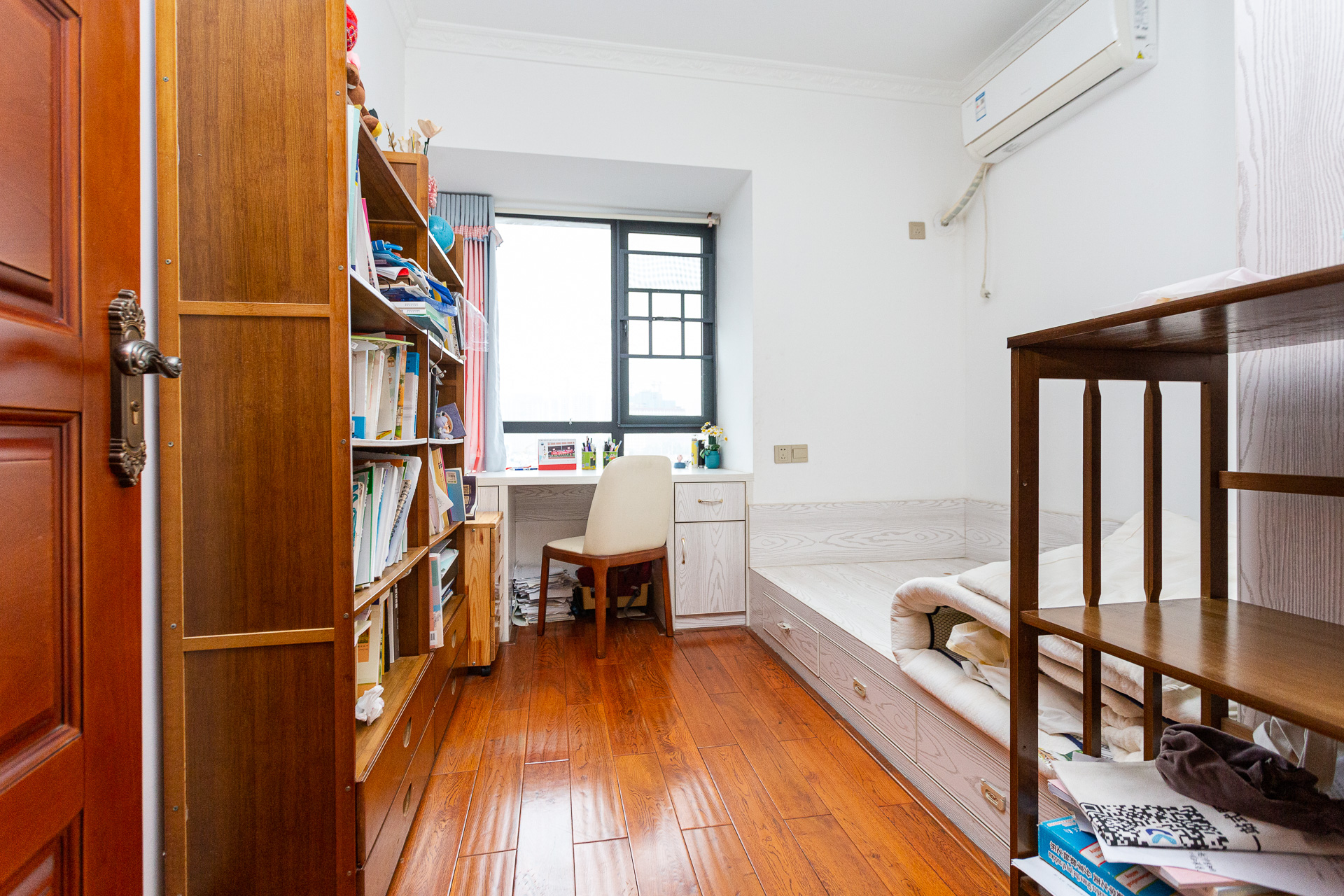 勤诚达新界 4室2厅2卫 99.0万 勤诚达新界 4室2厅2卫 99.0万卧室