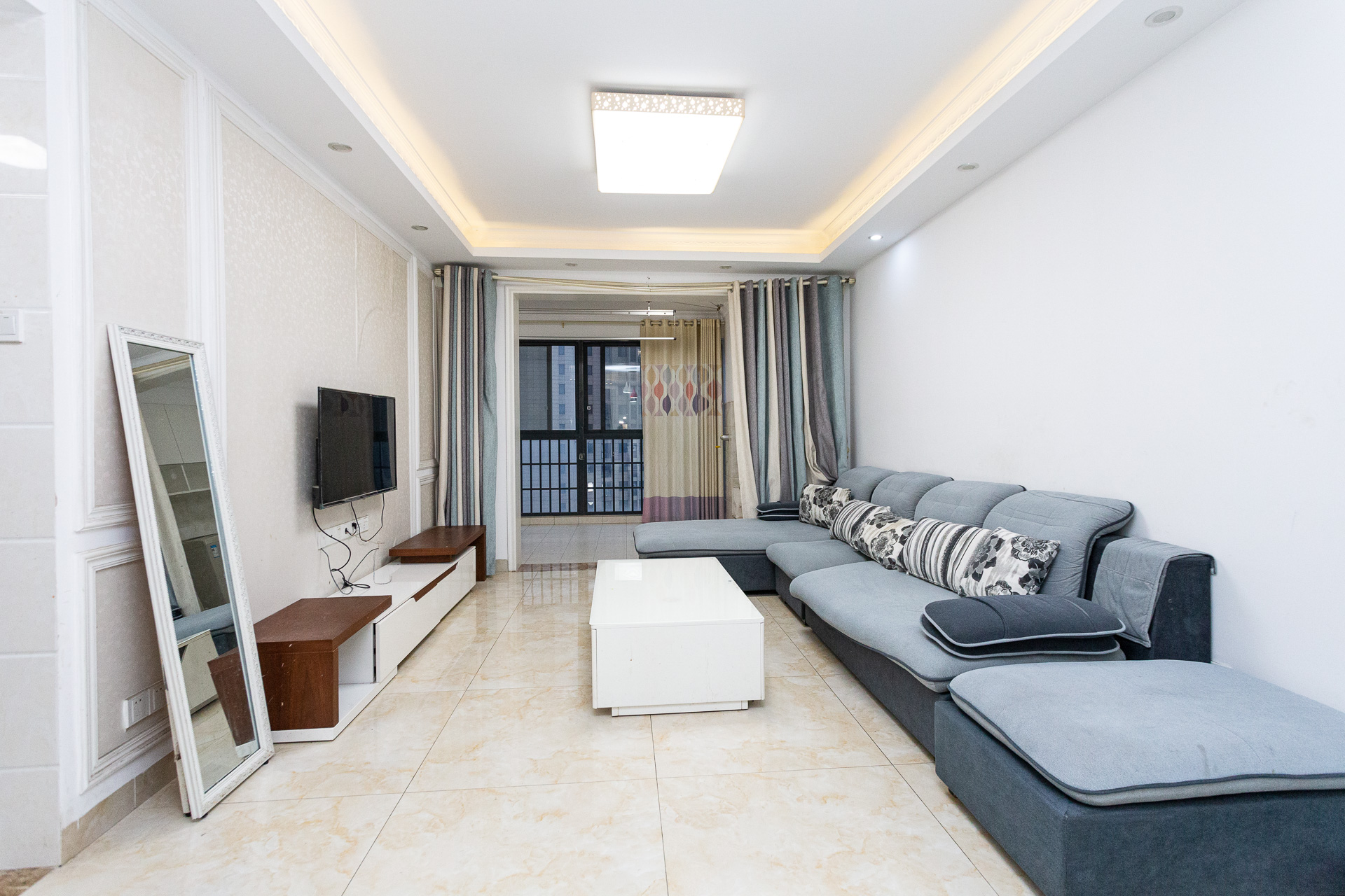 明发国际城 2室2厅1卫 80.0万 明发国际城 2室2厅1卫 80.0万客厅