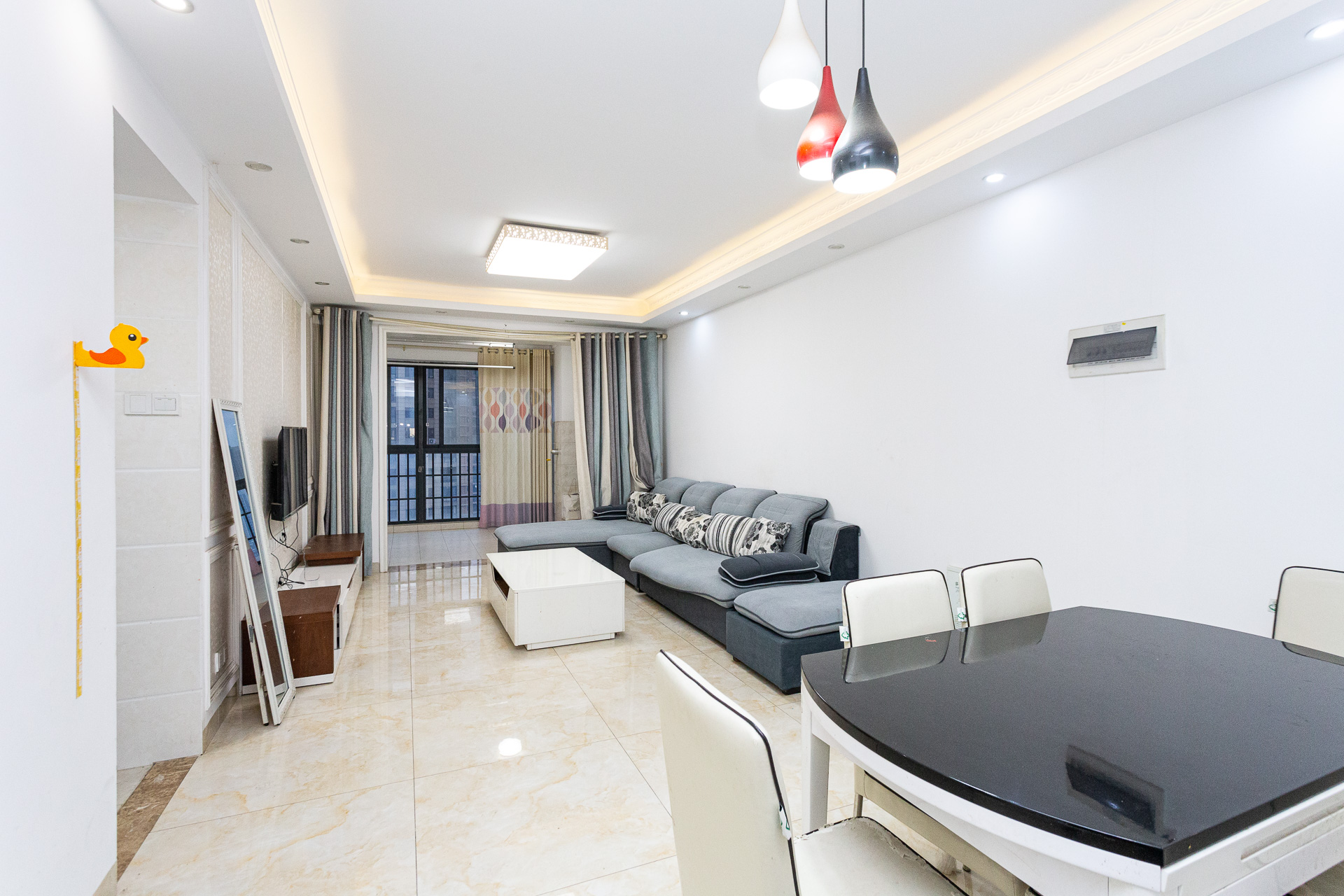 明发国际城 2室2厅1卫 80.0万 明发国际城 2室2厅1卫 80.0万客厅