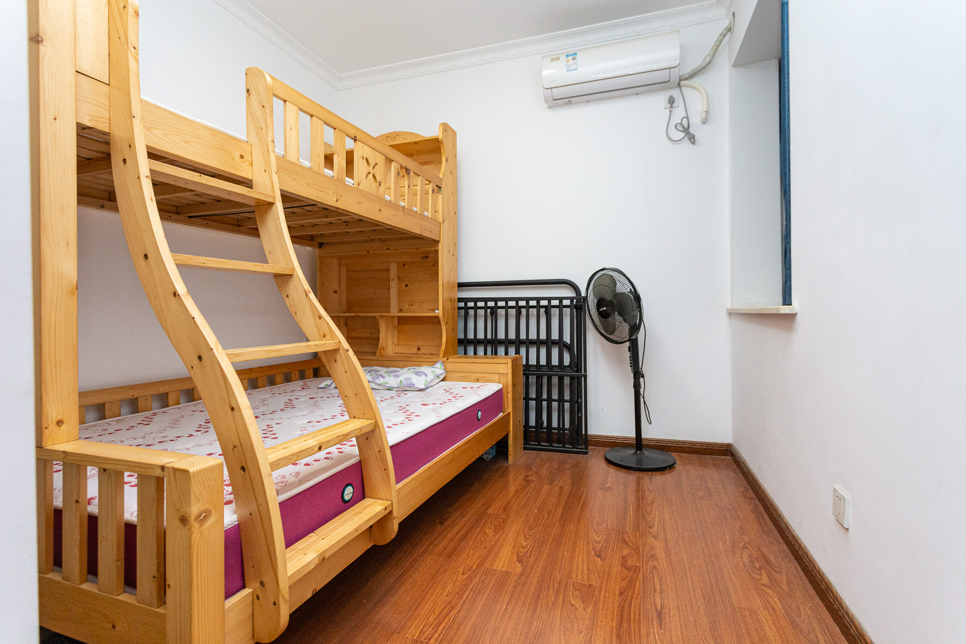 明发国际城 2室2厅1卫 80.0万 明发国际城 2室2厅1卫 80.0万卧室