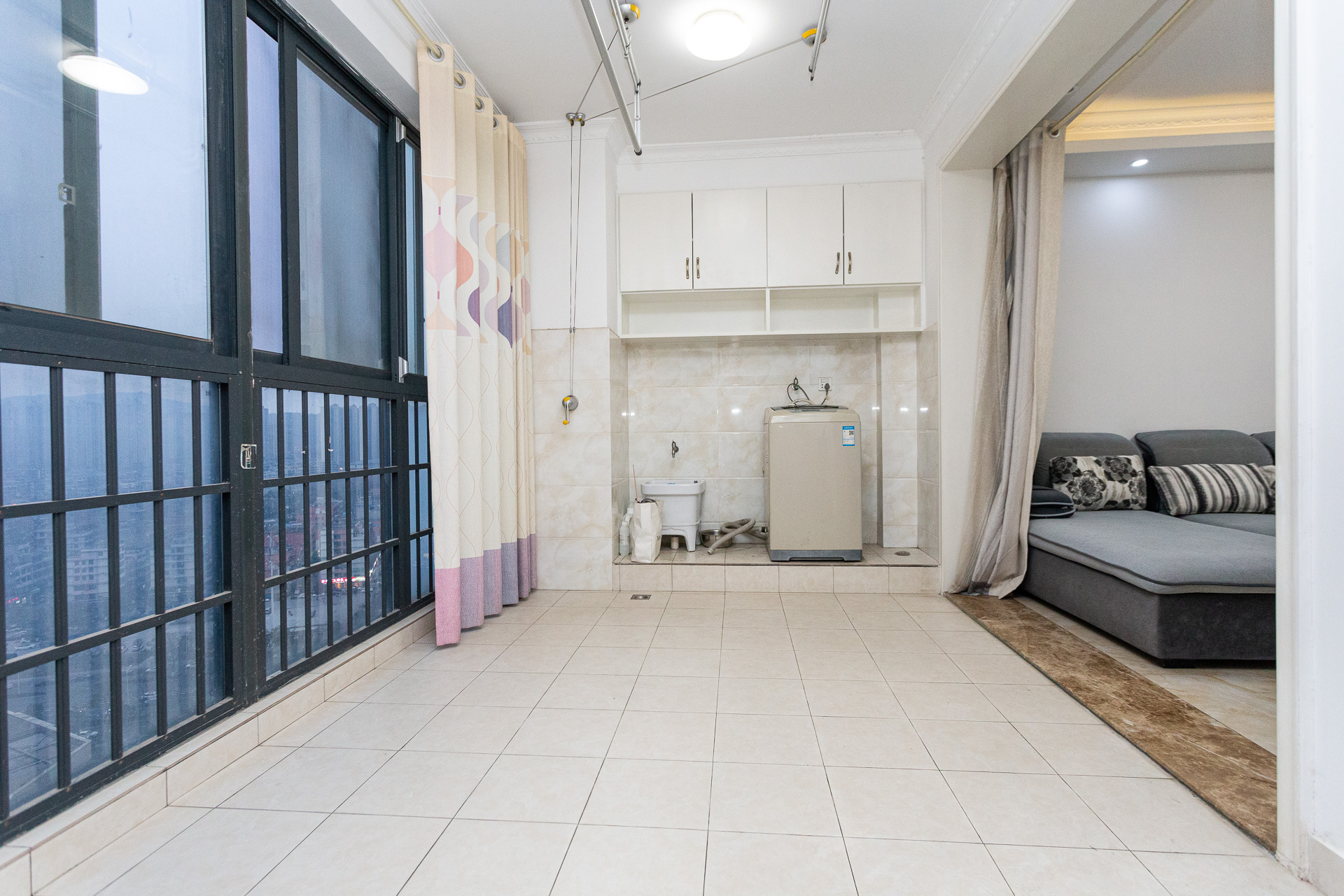 明发国际城 2室2厅1卫 80.0万 明发国际城 2室2厅1卫 80.0万阳台