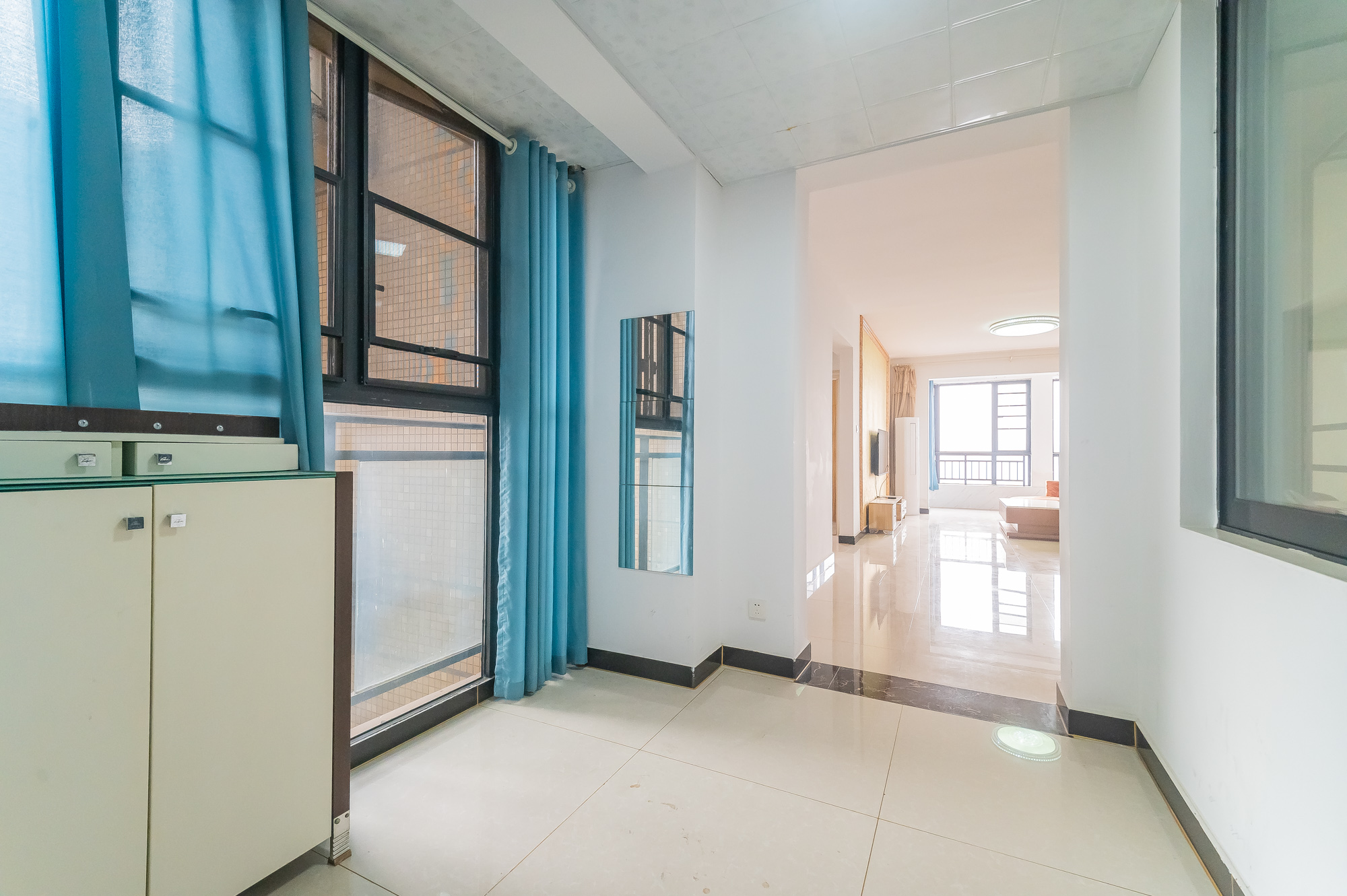 松雅湖金岸 2室2厅1卫 60.8万 松雅湖金岸 2室2厅1卫 60.8万客厅