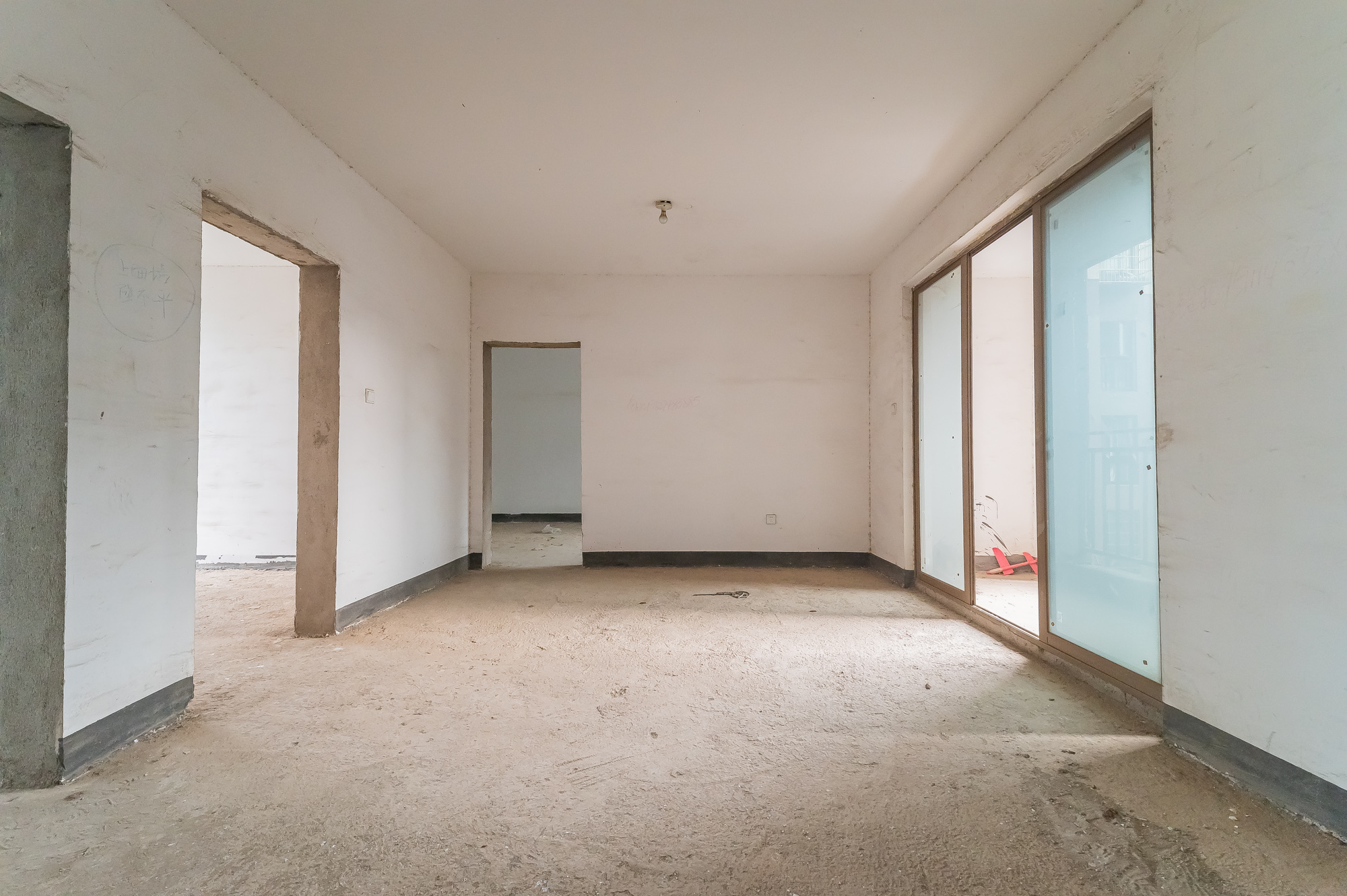 湖湾世景  3室2厅1卫    76.8万 湖湾世景  3室2厅1卫    76.8万客厅