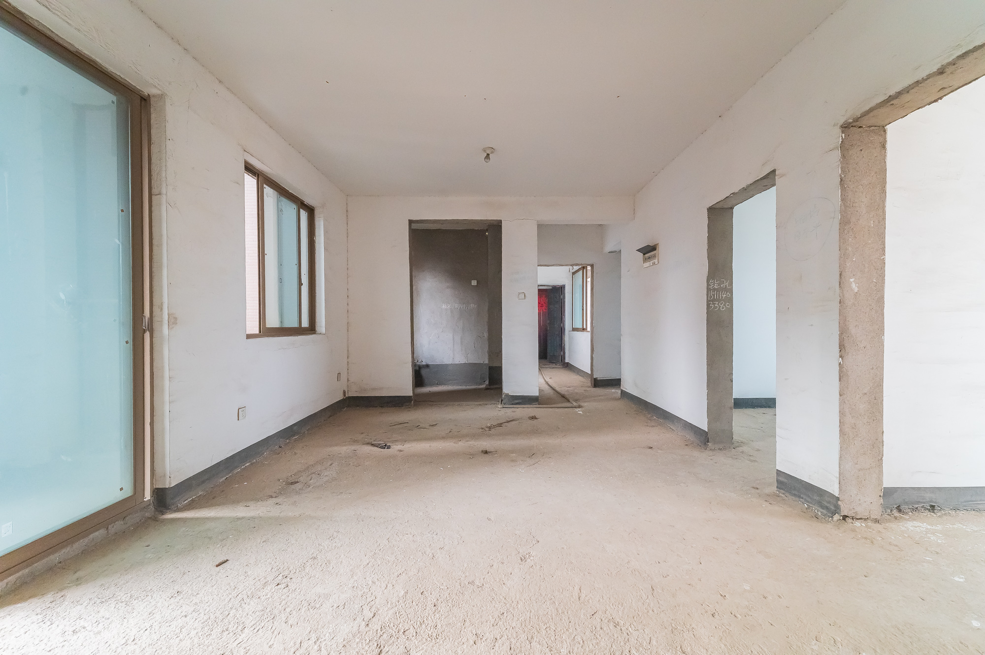 湖湾世景  3室2厅1卫    76.8万 湖湾世景  3室2厅1卫    76.8万客厅