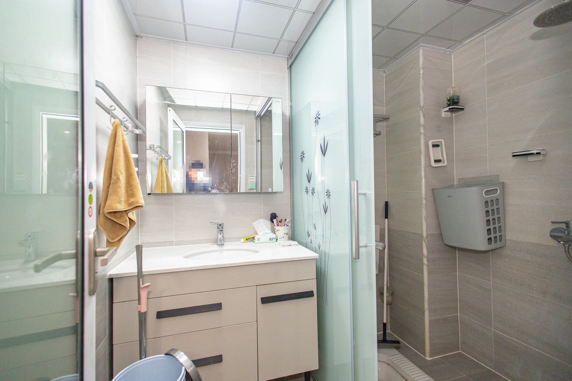 星湖湾二期高层  4室2厅2卫    113.8万卫生间