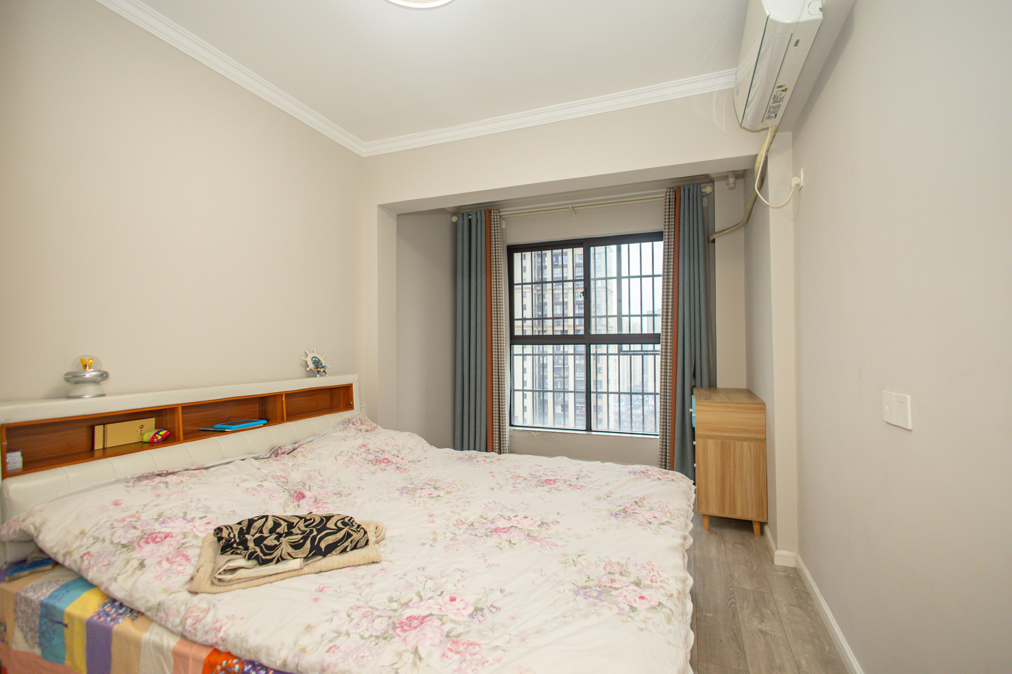 星湖湾二期高层  4室2厅2卫    113.8万卧室