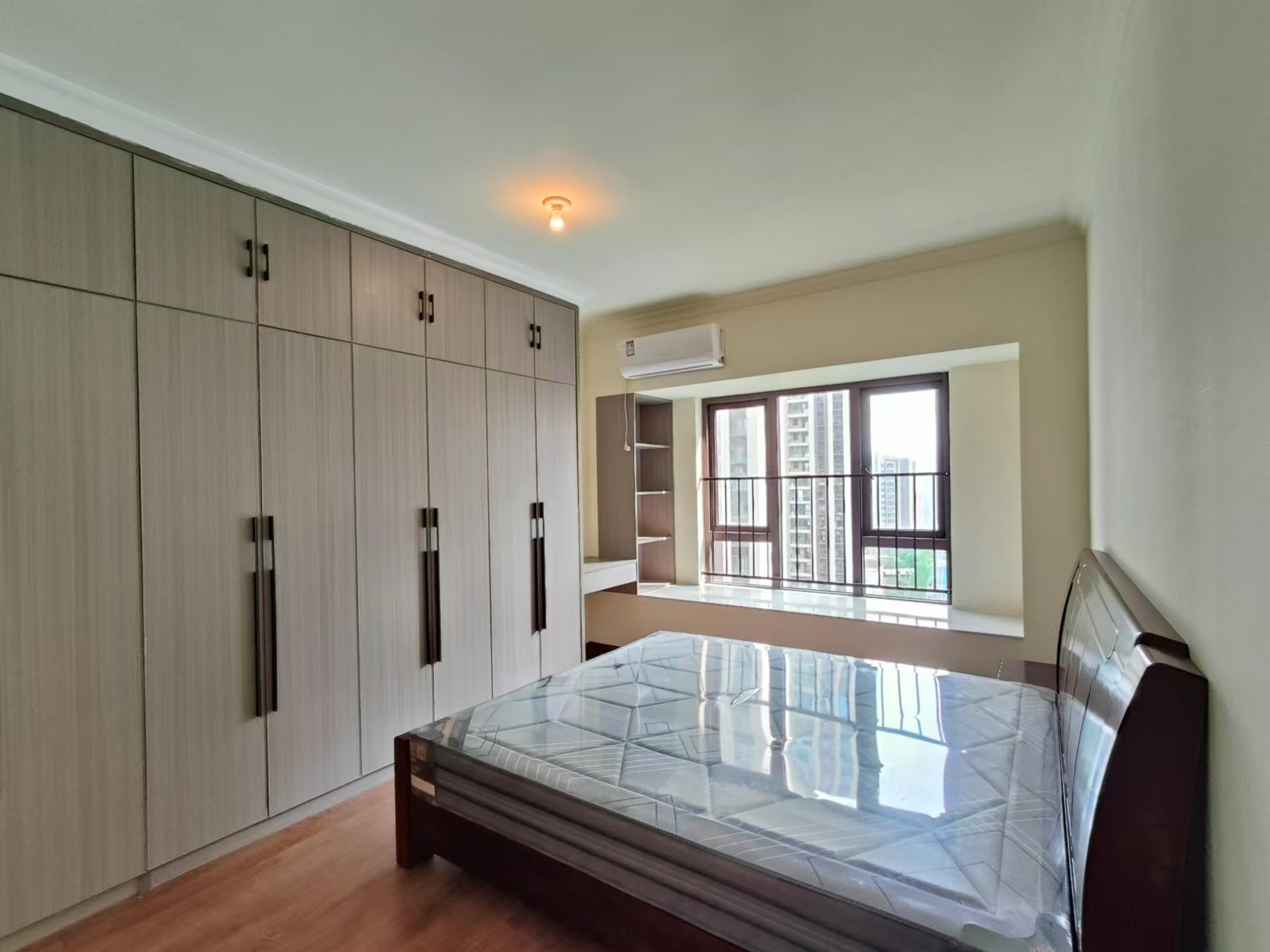 华耀碧桂园十里江湾誉峯 3室2厅2卫 2200.0元/月 华耀碧桂园十里江湾誉峯 3室2厅2卫 2200.0元/月室内图