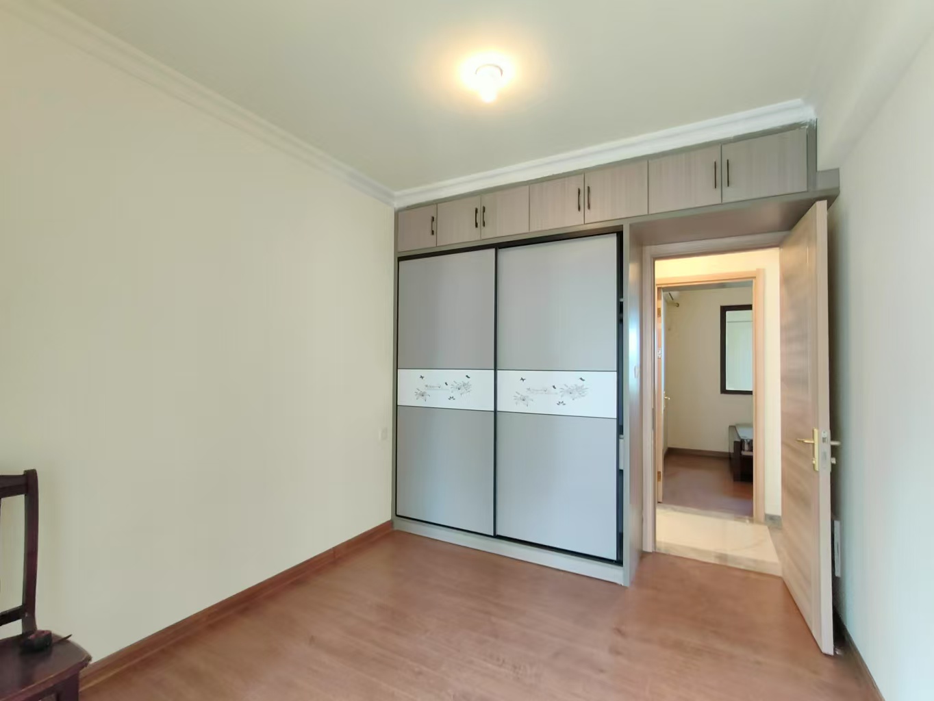 华耀碧桂园十里江湾誉峯 3室2厅2卫 2200.0元/月 华耀碧桂园十里江湾誉峯 3室2厅2卫 2200.0元/月室内图