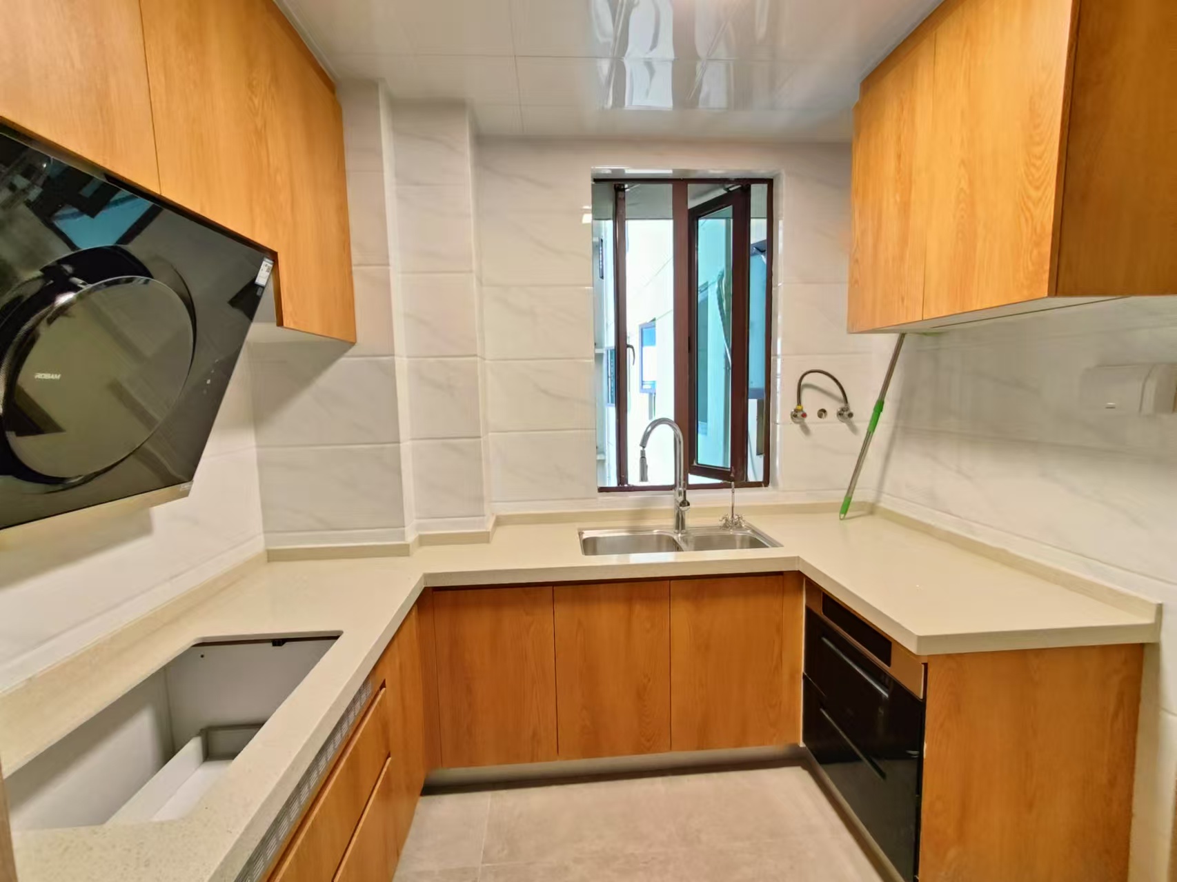 华耀碧桂园十里江湾誉峯 3室2厅2卫 2200.0元/月 华耀碧桂园十里江湾誉峯 3室2厅2卫 2200.0元/月室内图