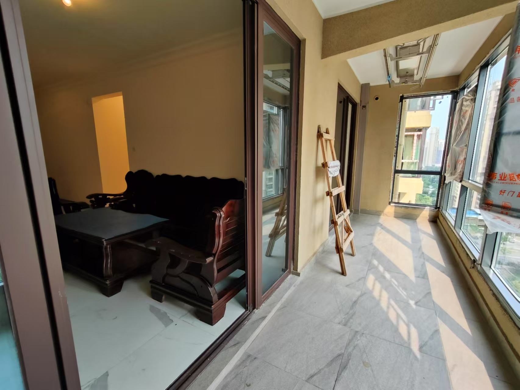 华耀碧桂园十里江湾誉峯 3室2厅2卫 2200.0元/月 华耀碧桂园十里江湾誉峯 3室2厅2卫 2200.0元/月室内图