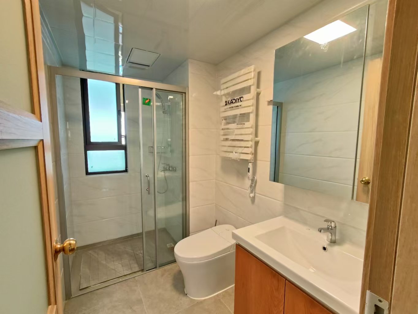 华耀碧桂园十里江湾誉峯 3室2厅2卫 2200.0元/月 华耀碧桂园十里江湾誉峯 3室2厅2卫 2200.0元/月室内图