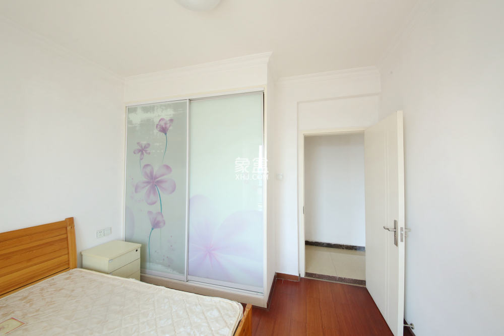 山水华景 3室2厅1卫 2700.0元/月 山水华景 3室2厅1卫 2700.0元/月室内图