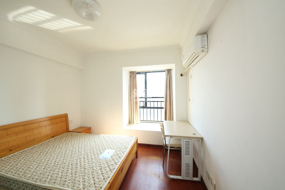 山水华景  3室2厅1卫    2700.0元/月室内图