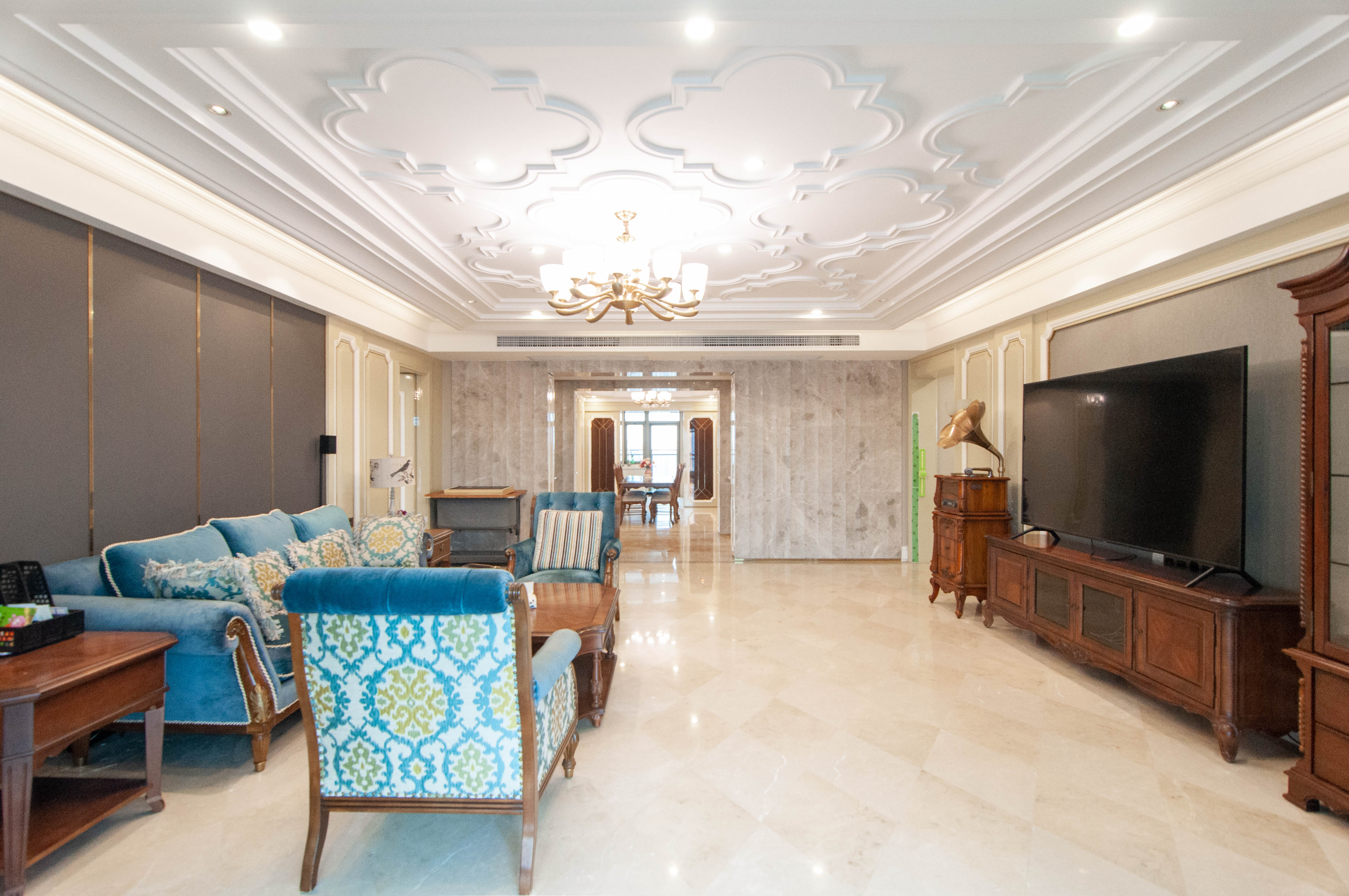 梅溪湖金茂府(金茂广场)(金茂览秀城) 4室2厅4卫 980.0万 梅溪湖金茂府(金茂广场)(金茂览秀城) 4室2厅4卫 980.0万客厅