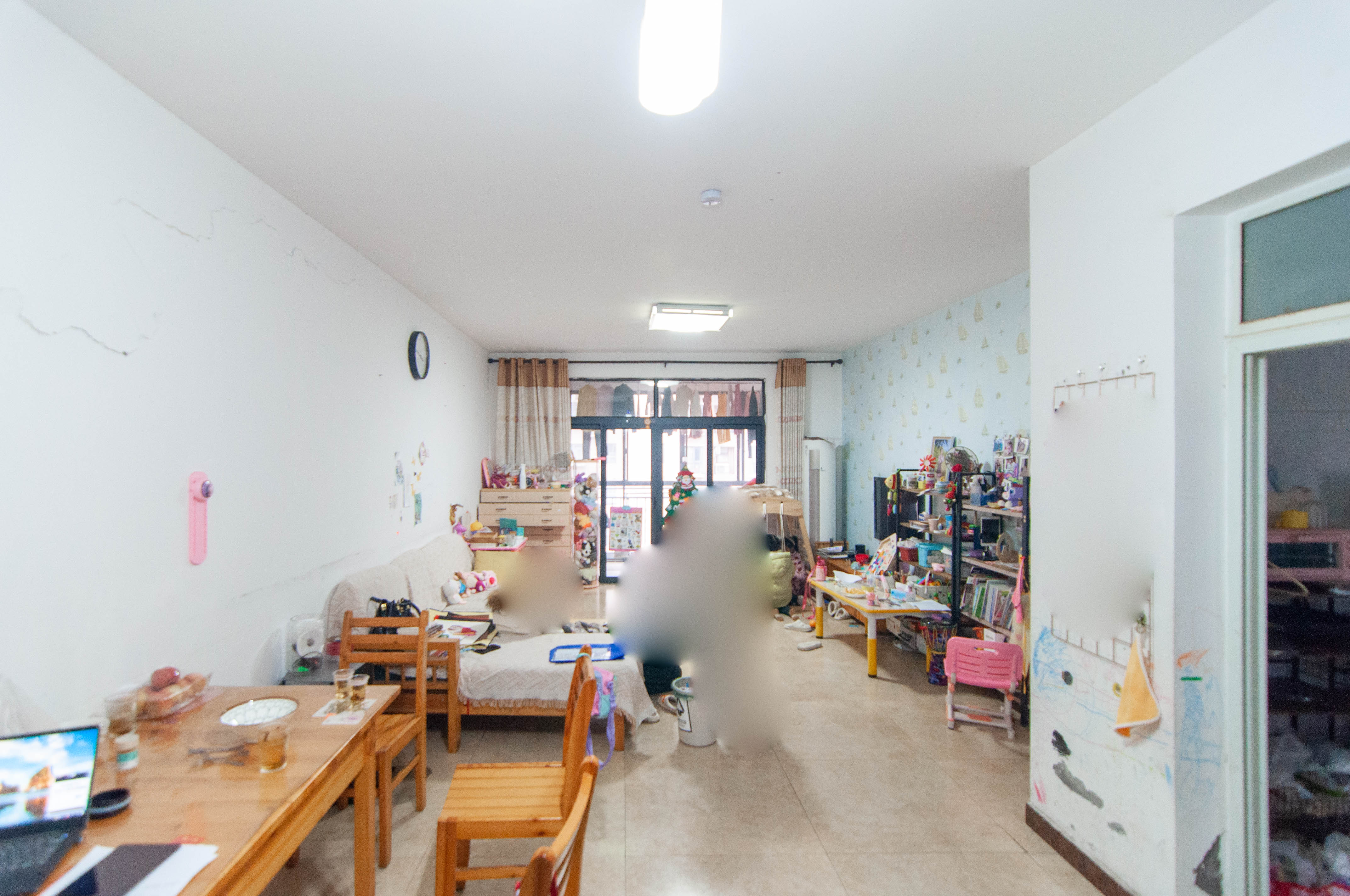 西点公园里  3室2厅2卫   162.00万客厅