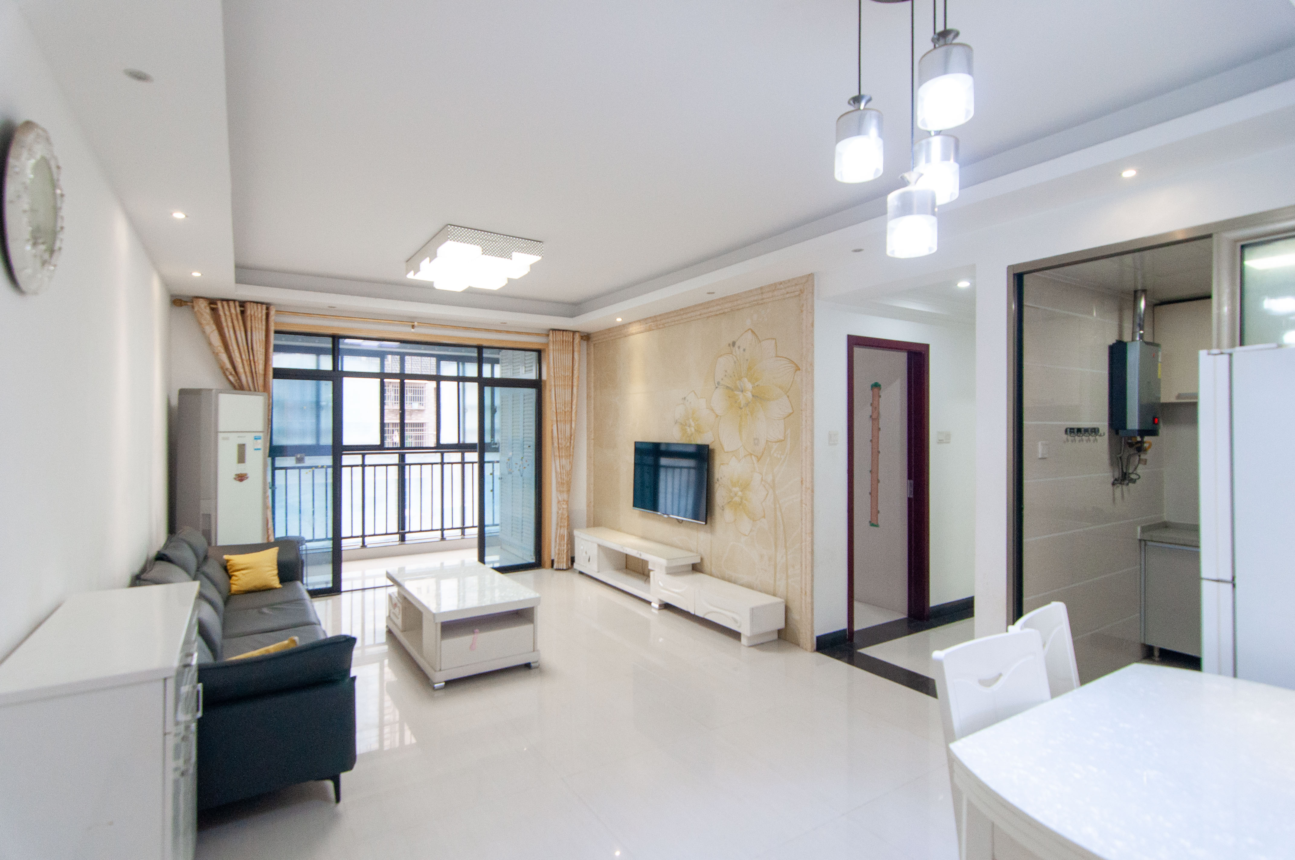 湘腾琴岛 3室2厅1卫 118.0万 湘腾琴岛 3室2厅1卫 118.0万客厅