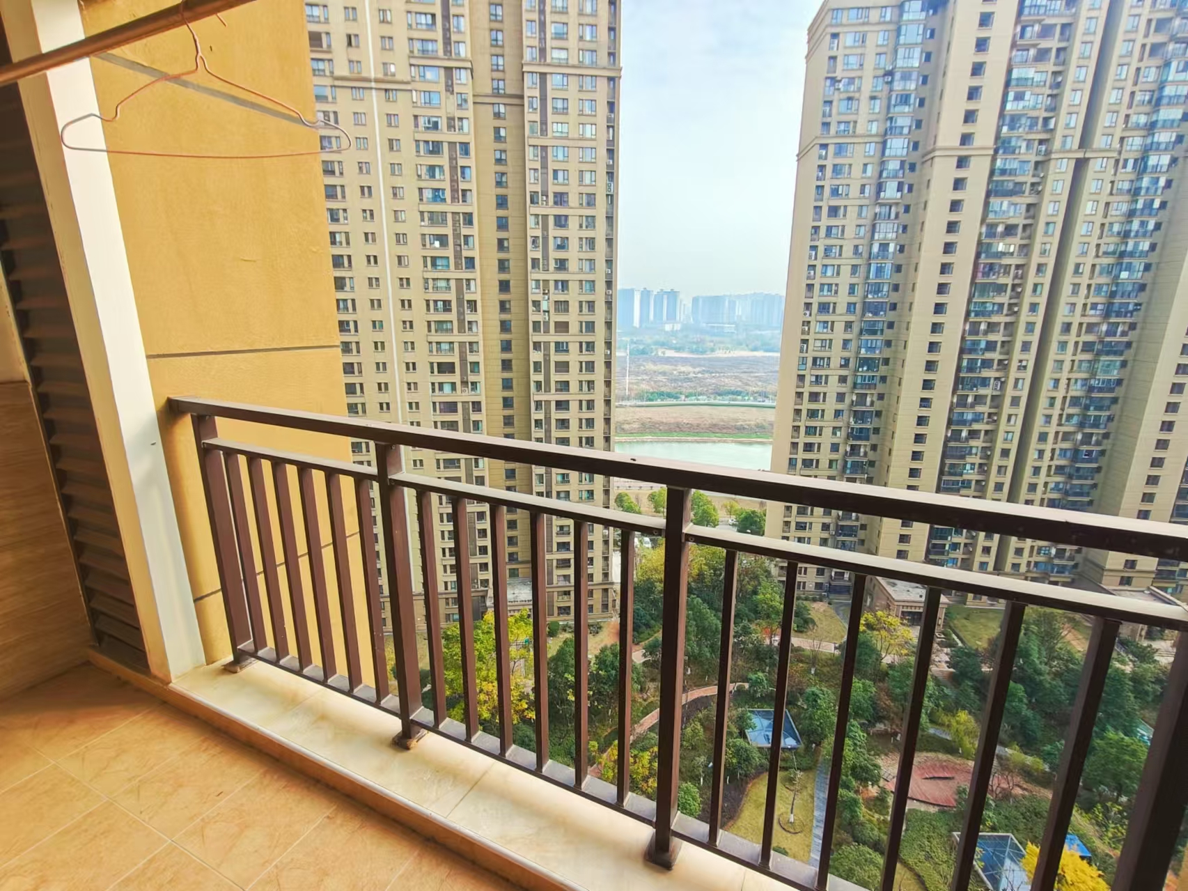 华润橡树湾 3室2厅1卫 2200.0元/月 华润橡树湾 3室2厅1卫 2200.0元/月室内图