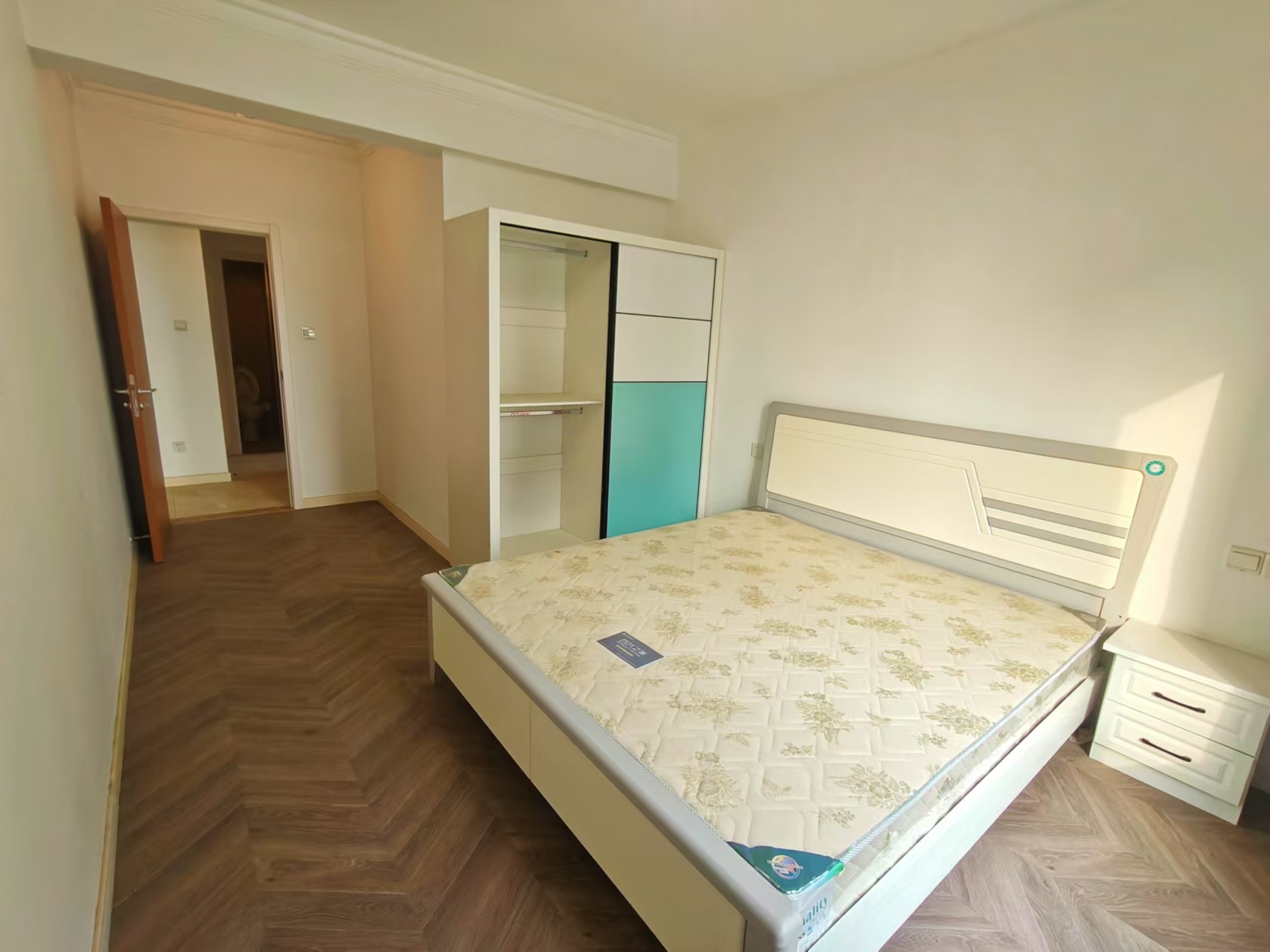 华润橡树湾 3室2厅1卫 2200.0元/月 华润橡树湾 3室2厅1卫 2200.0元/月室内图