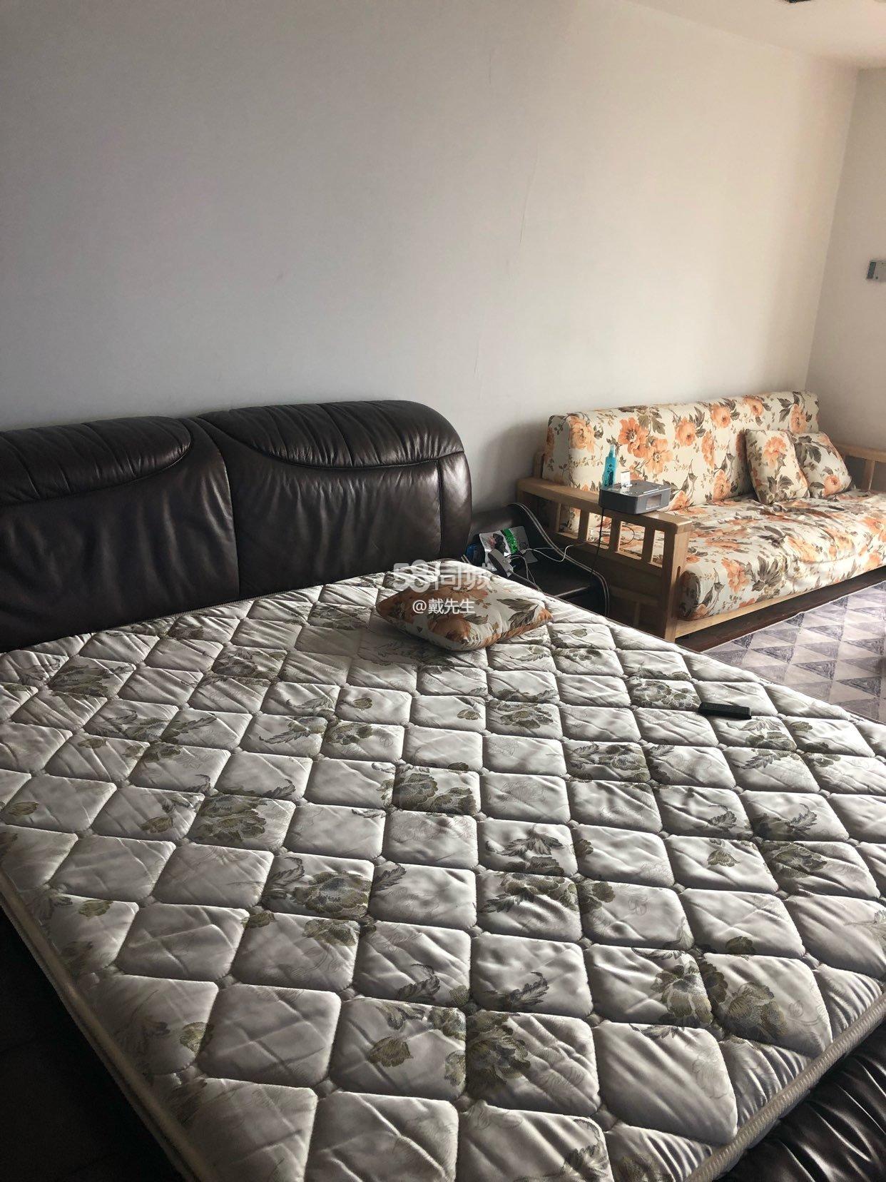 壹号公馆  1室1厅1卫    2300.0元/月室内图