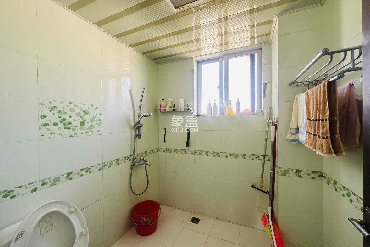 三叶铭豪 3室2厅2卫 165.0万 三叶铭豪 3室2厅2卫 165.0万卫生间