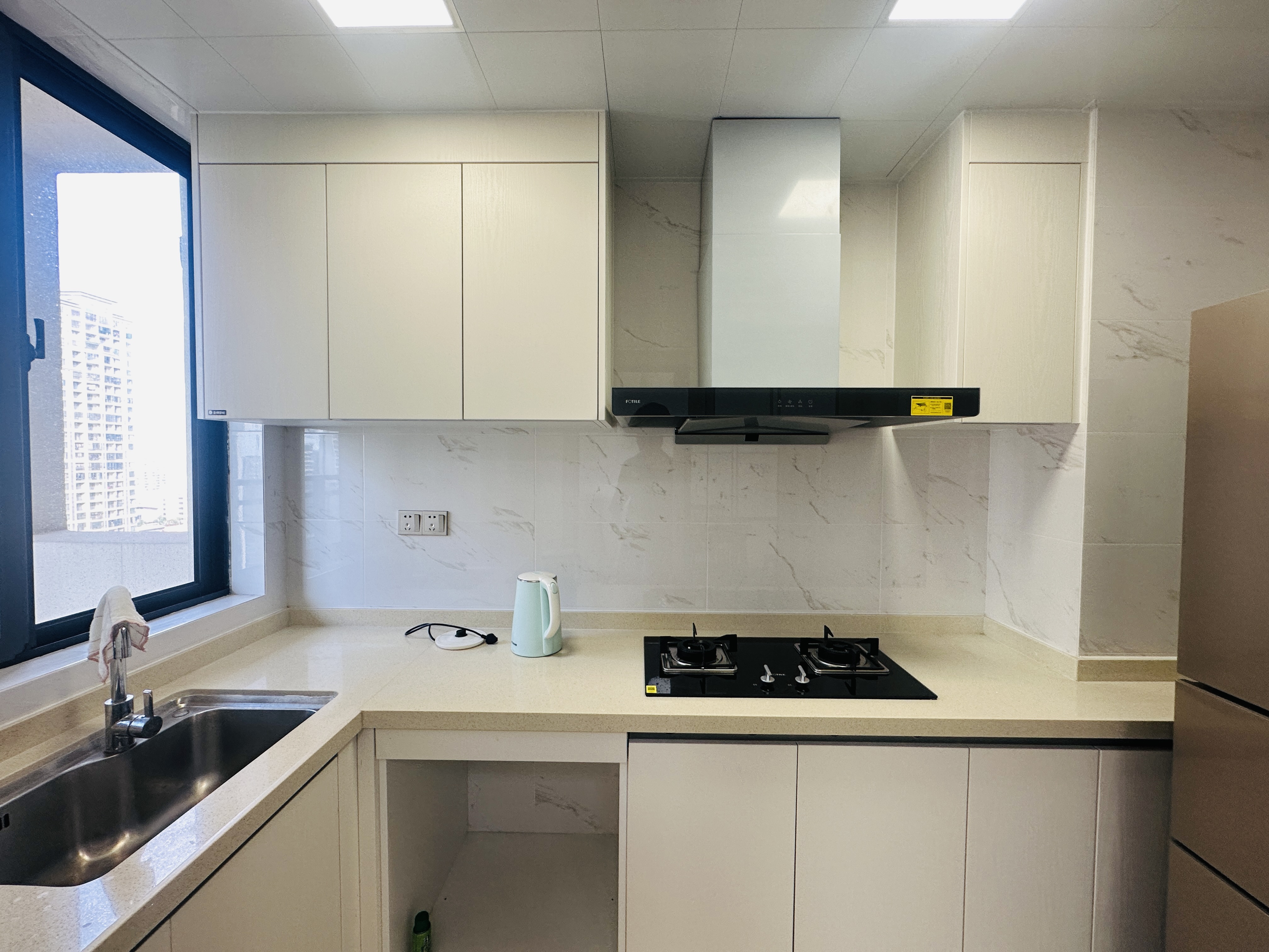 星华海岸城四期  3室2厅2卫    195.0万 星华海岸城四期  3室2厅2卫    195.0万厨房