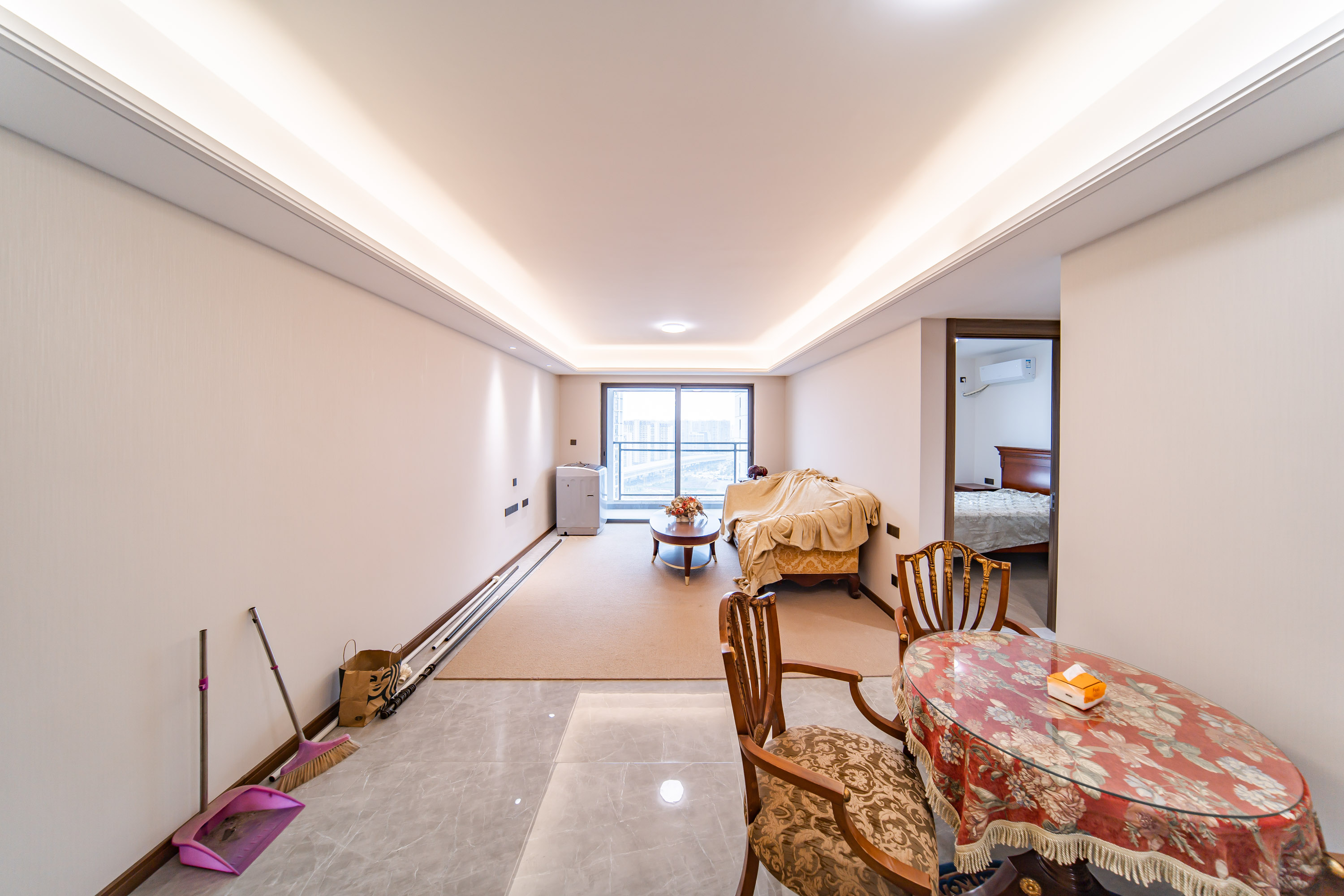 卓越洋湖晴翠 3室2厅1卫 148.0万 卓越洋湖晴翠 3室2厅1卫 148.0万客厅