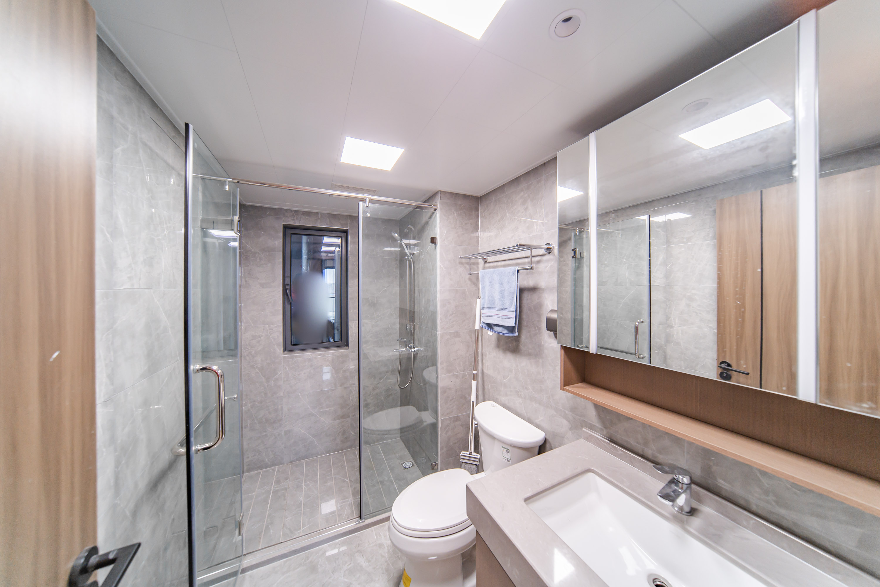 卓越洋湖晴翠 3室2厅1卫 148.0万 卓越洋湖晴翠 3室2厅1卫 148.0万卫生间