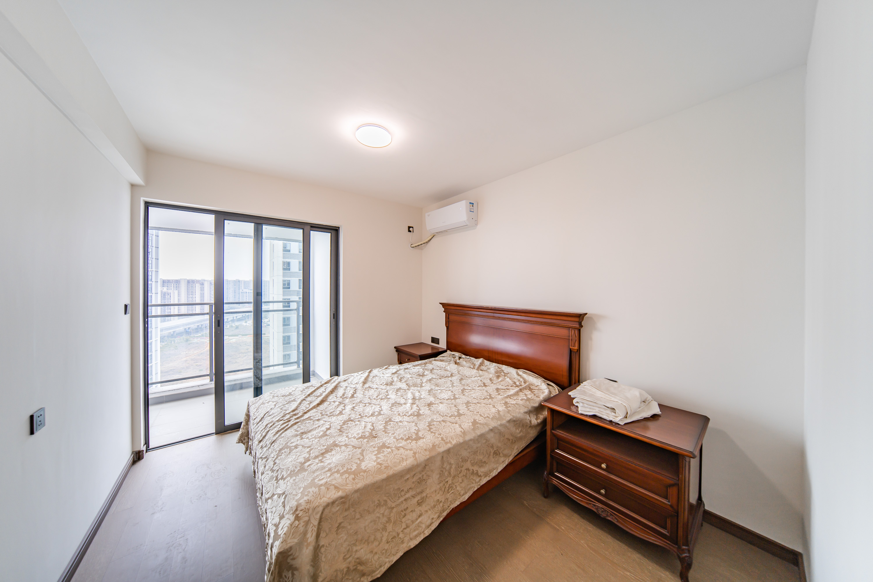 卓越洋湖晴翠 3室2厅1卫 148.0万 卓越洋湖晴翠 3室2厅1卫 148.0万卧室