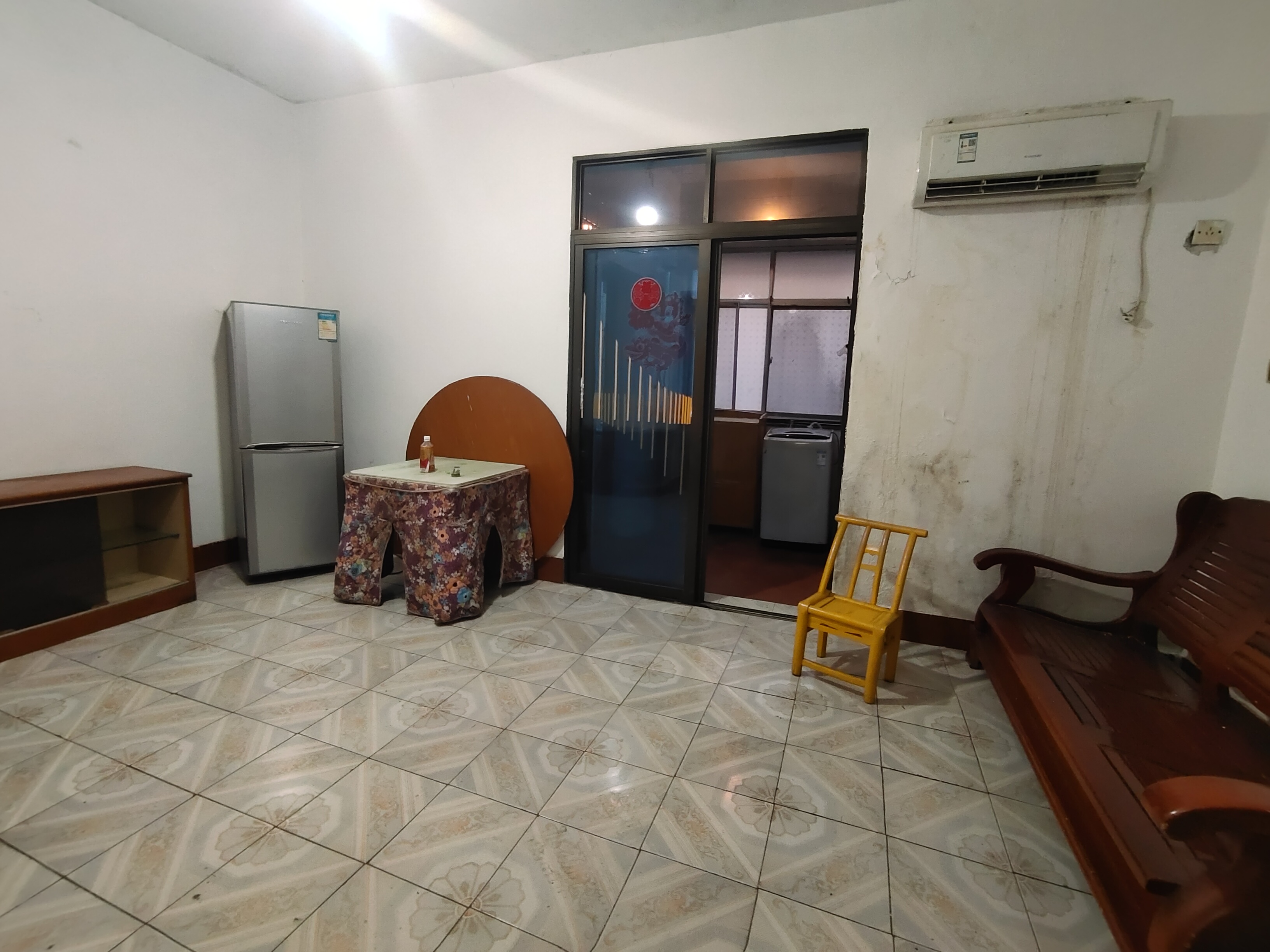 银馨家园(贺家土电厂生活区) 2室1厅1卫 500.0元/月 银馨家园(贺家土电厂生活区) 2室1厅1卫 500.0元/月室内图