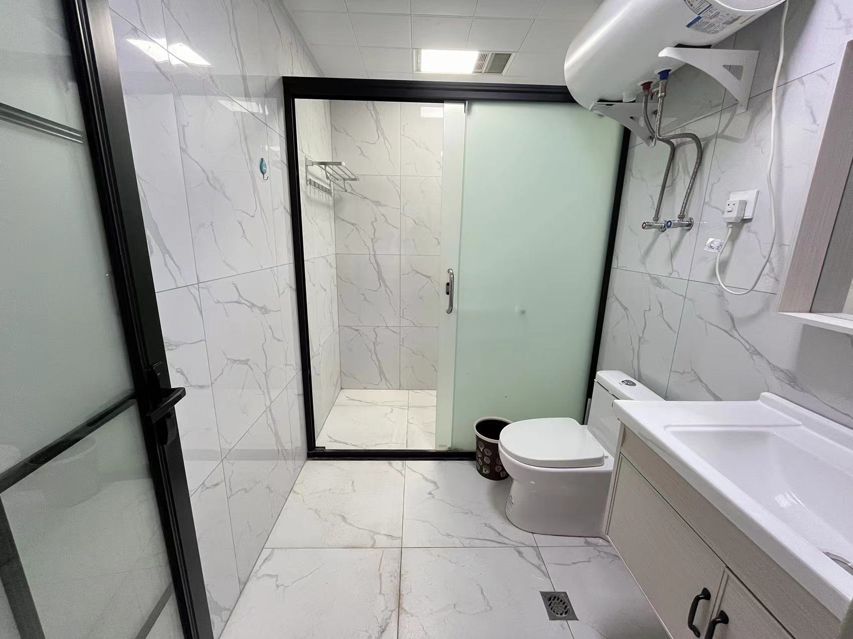 奥克斯滨仕花园(奥克斯洋湖广场/奥克斯中心) 1室1厅1卫 1900.0元/月 奥克斯滨仕花园(奥克斯洋湖广场/奥克斯中心) 1室1厅1卫 1900.0元/月室内图