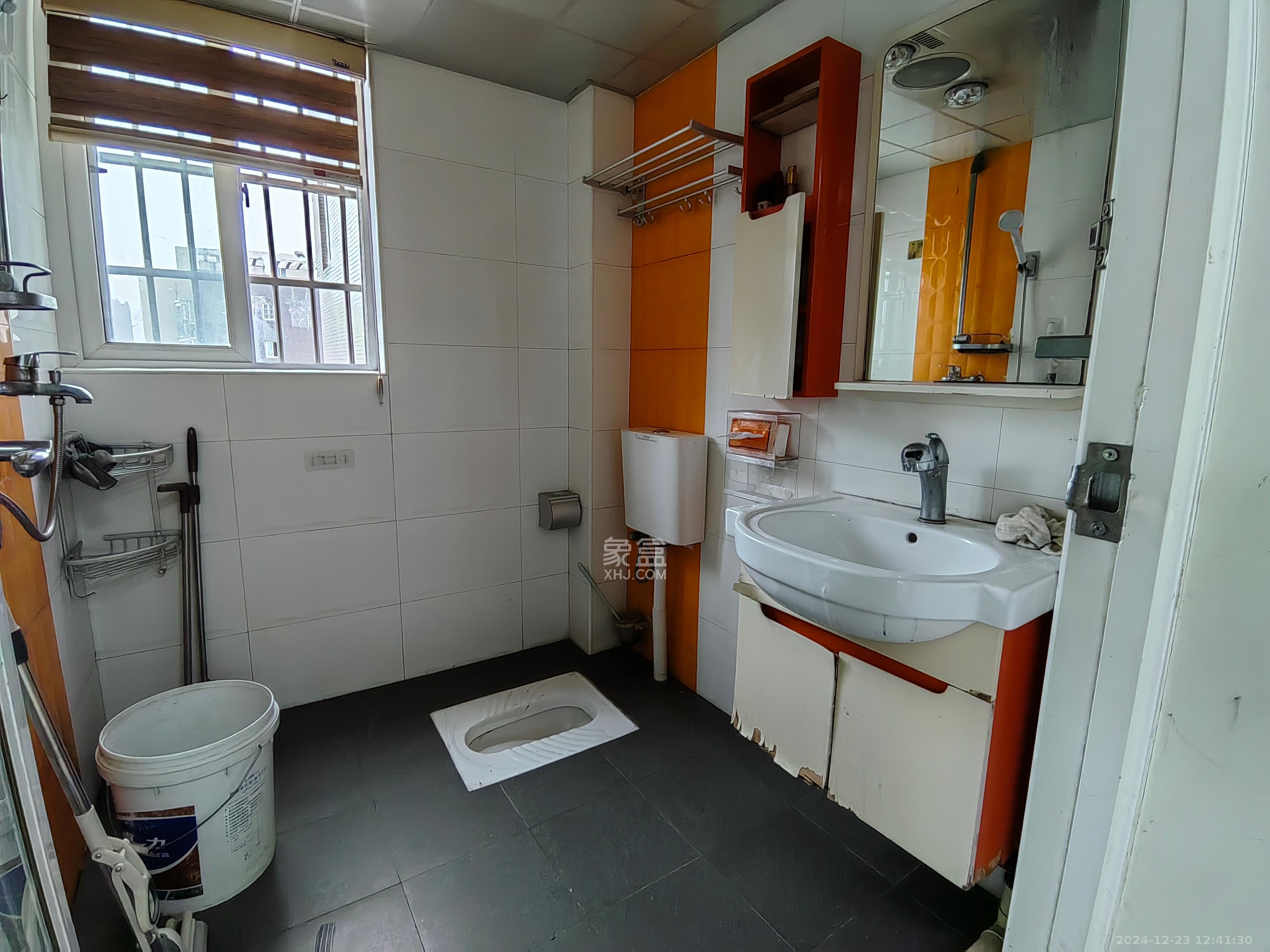 世景华庭  3室2厅2卫    1600.0元/月室内图