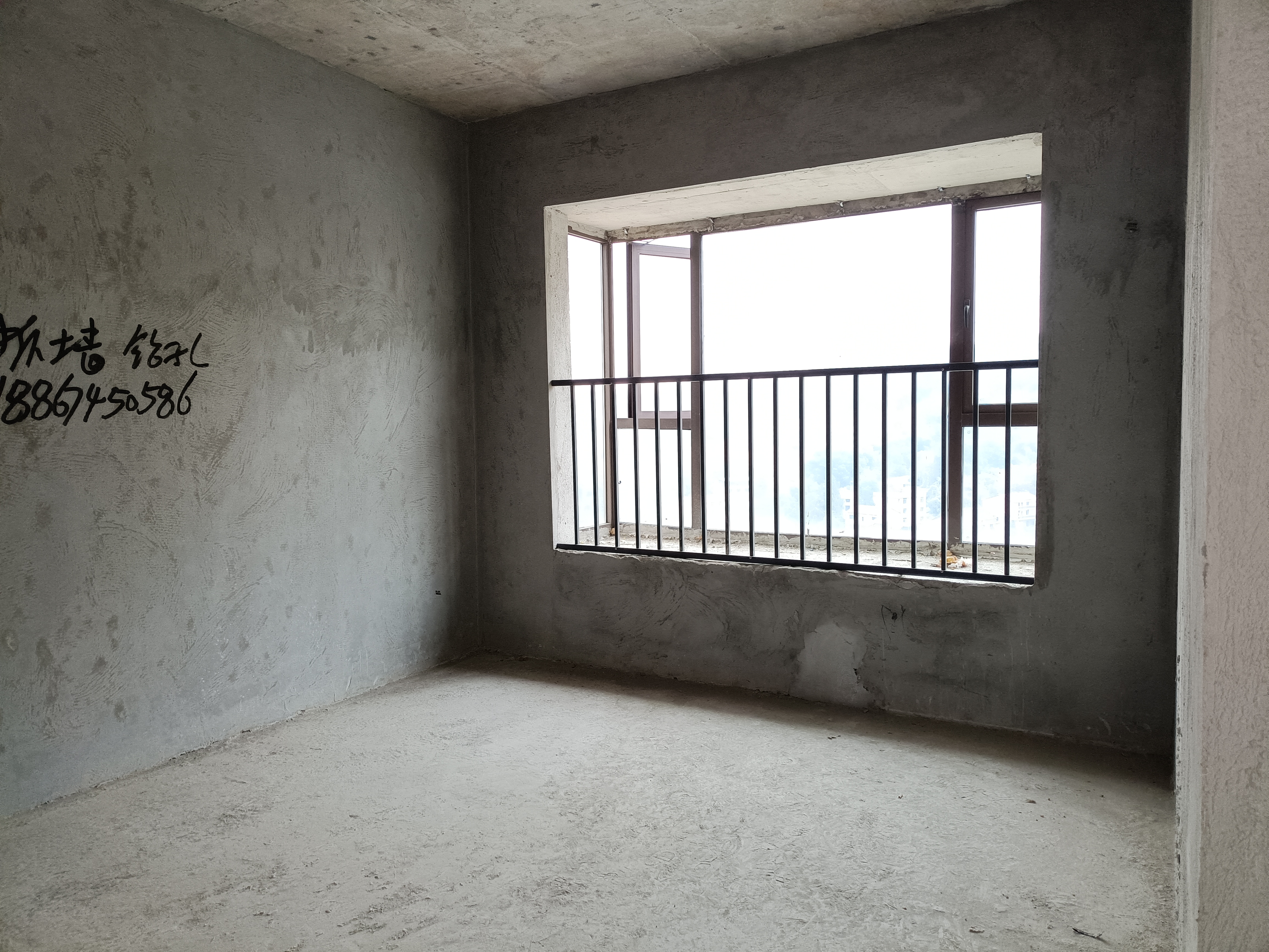 嘉熙紫台 4室2厅2卫 75.8万 嘉熙紫台 4室2厅2卫 75.8万客厅