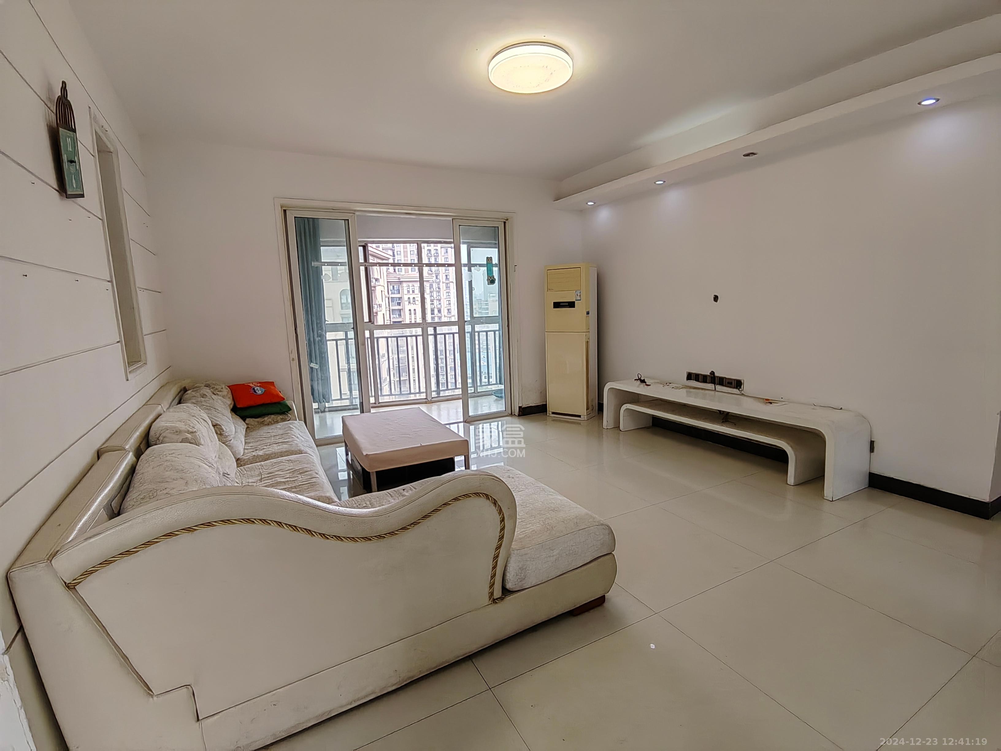 世景华庭 3室2厅2卫 1600.0元/月 世景华庭 3室2厅2卫 1600.0元/月室内图