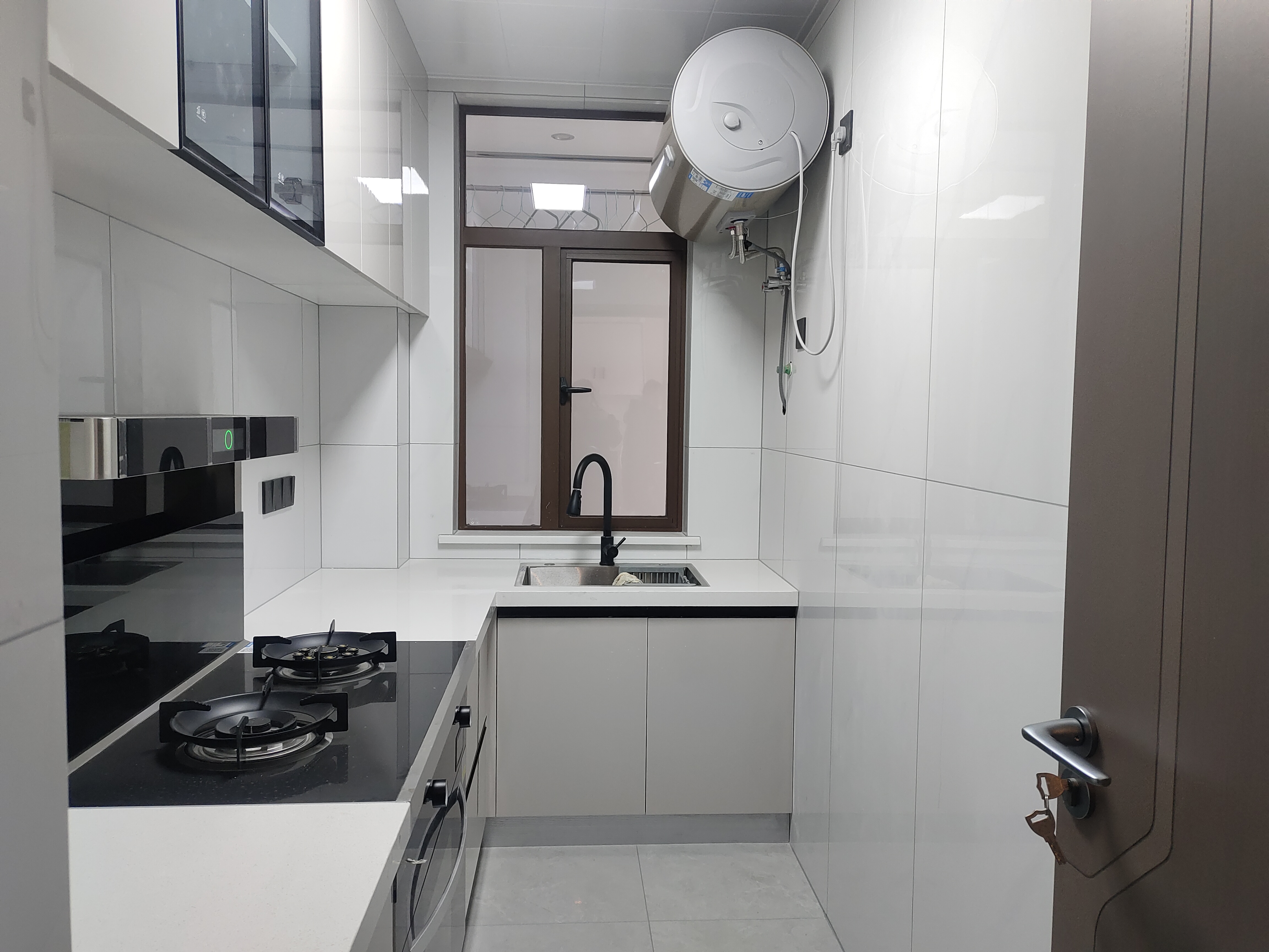 芷兰公馆西区 3室2厅1卫 2350.0元/月 芷兰公馆西区 3室2厅1卫 2350.0元/月室内图