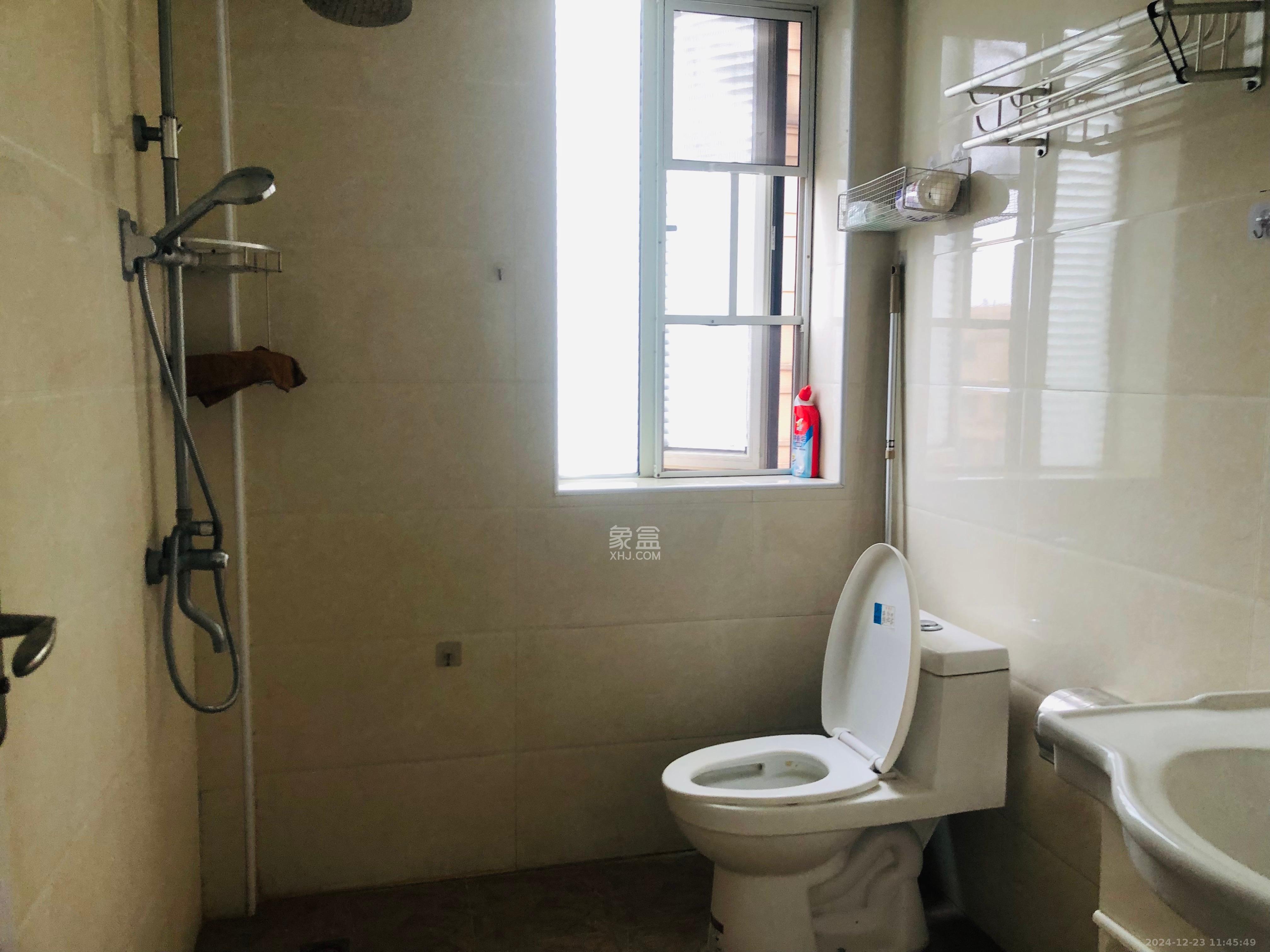 五矿万境水岸一期(万境水岸嘉苑) 3室2厅2卫 2400.0元/月 五矿万境水岸一期(万境水岸嘉苑) 3室2厅2卫 2400.0元/月室内图