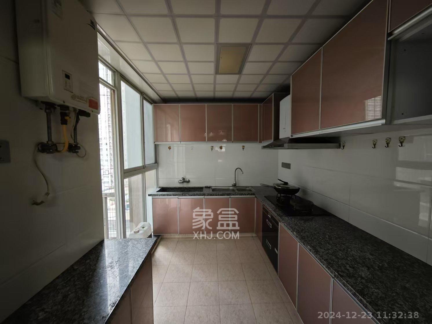 上河国际C区  4室2厅2卫   3500.00元/月室内图