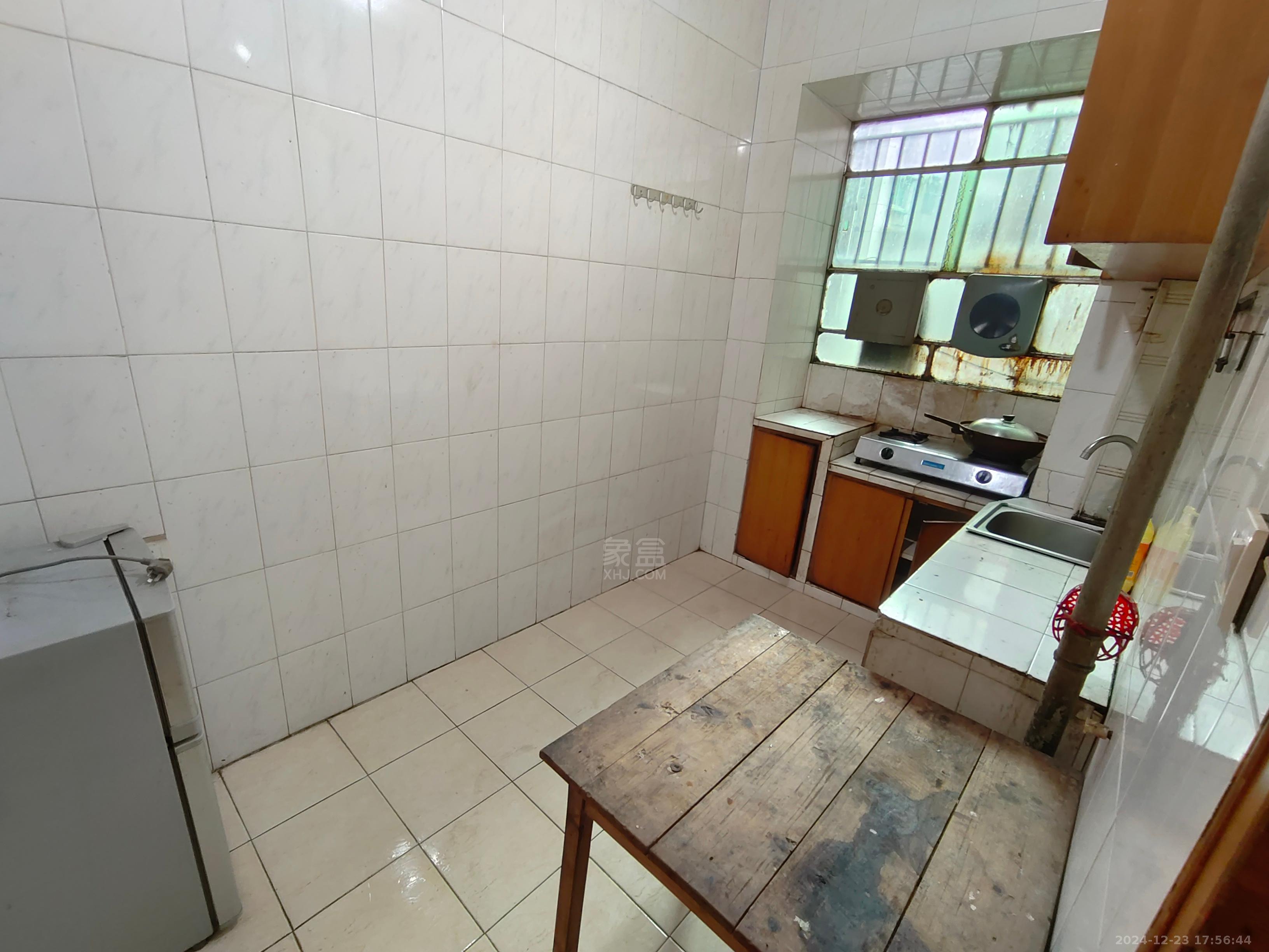 嵩山公寓 1室1厅1卫 1100.0元/月 嵩山公寓 1室1厅1卫 1100.0元/月室内图