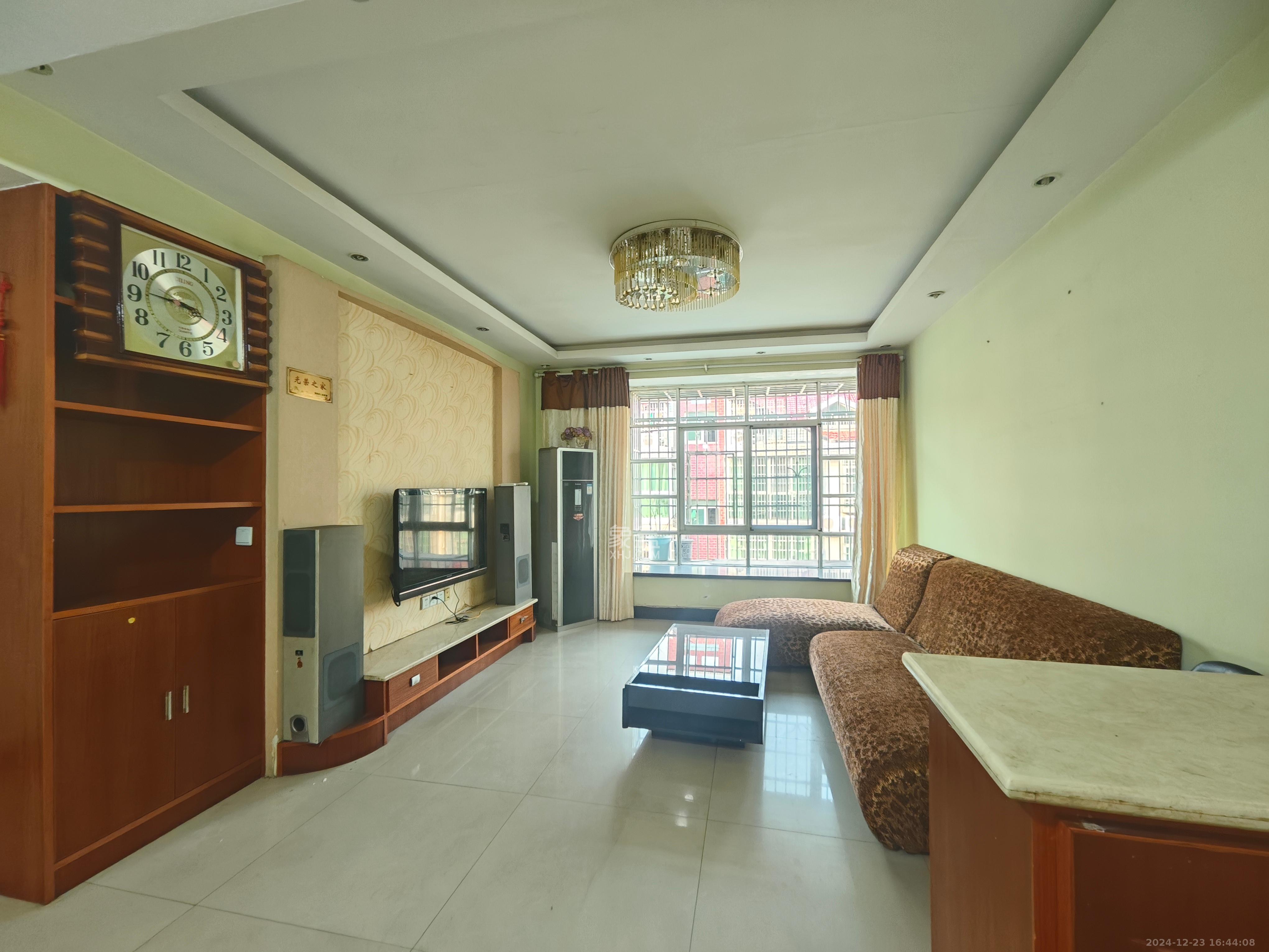 洞井一小区 1室2厅1卫 1800.0元/月 洞井一小区 1室2厅1卫 1800.0元/月室内图