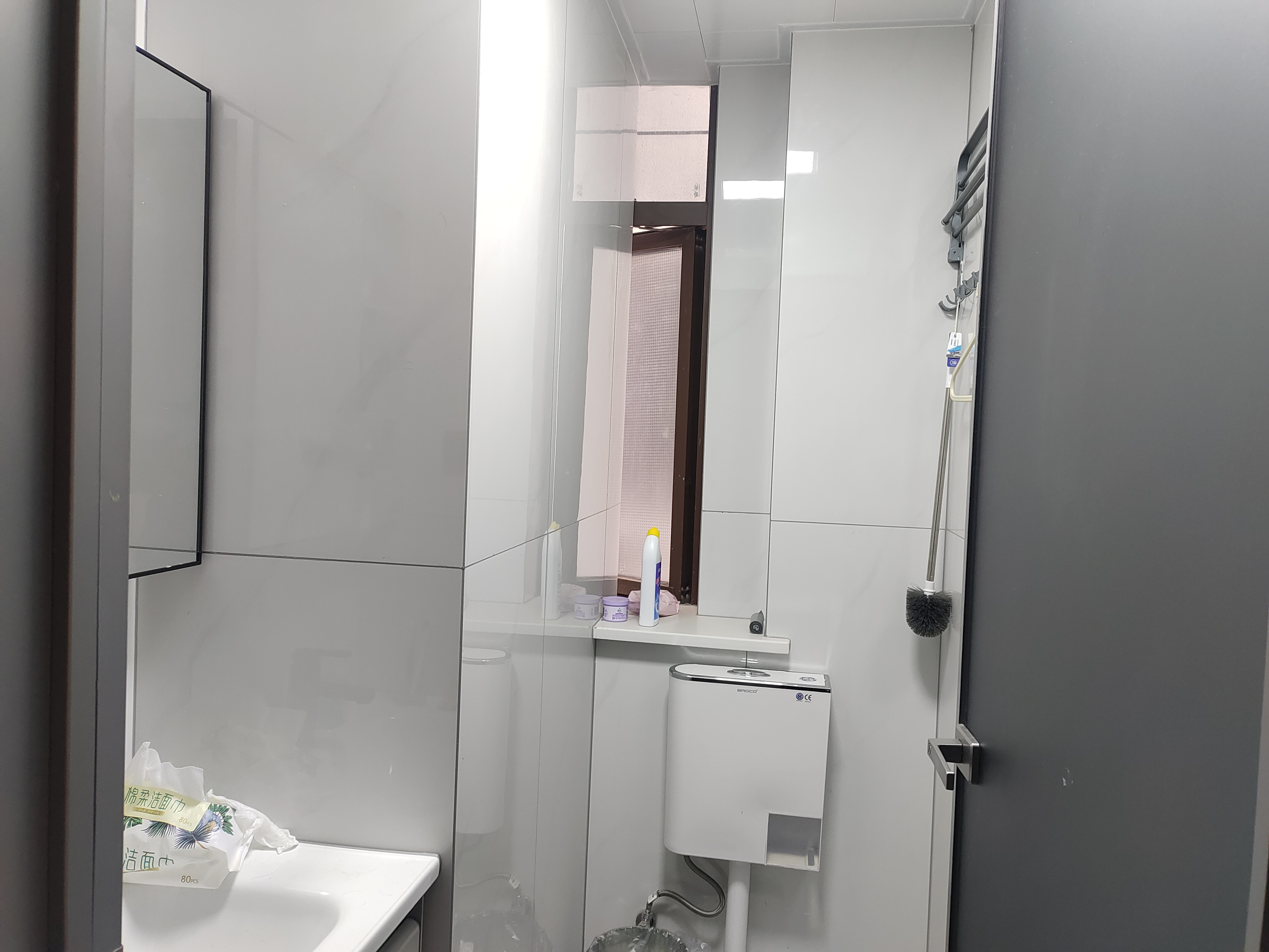 芷兰公馆西区 3室2厅1卫 2350.0元/月 芷兰公馆西区 3室2厅1卫 2350.0元/月室内图