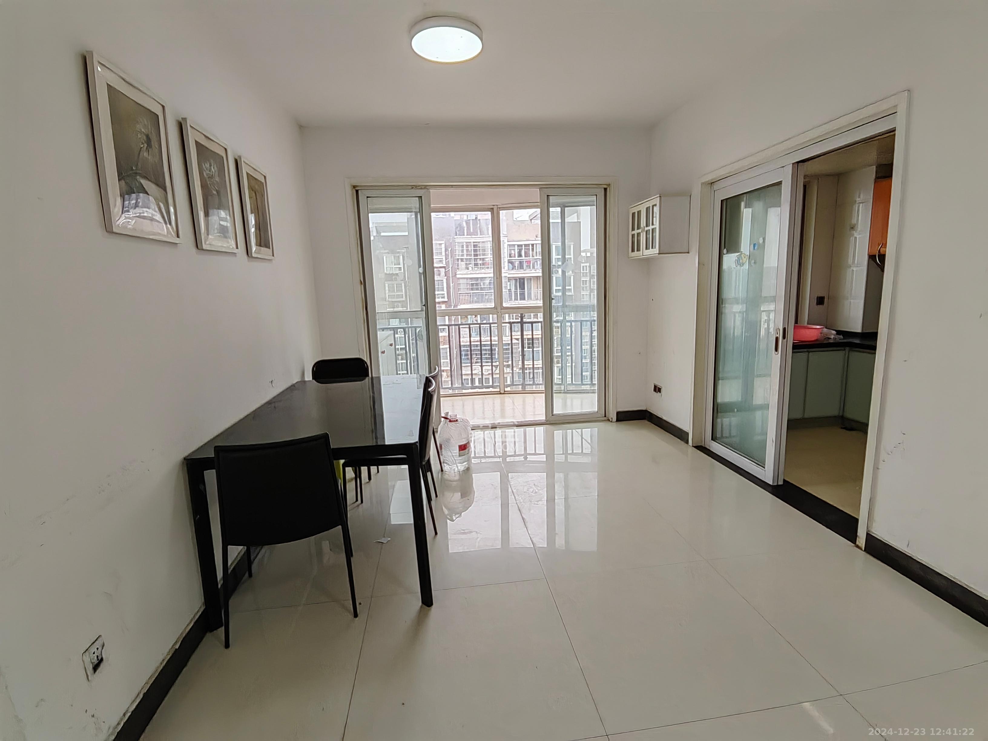 世景华庭  3室2厅2卫    1600.0元/月室内图