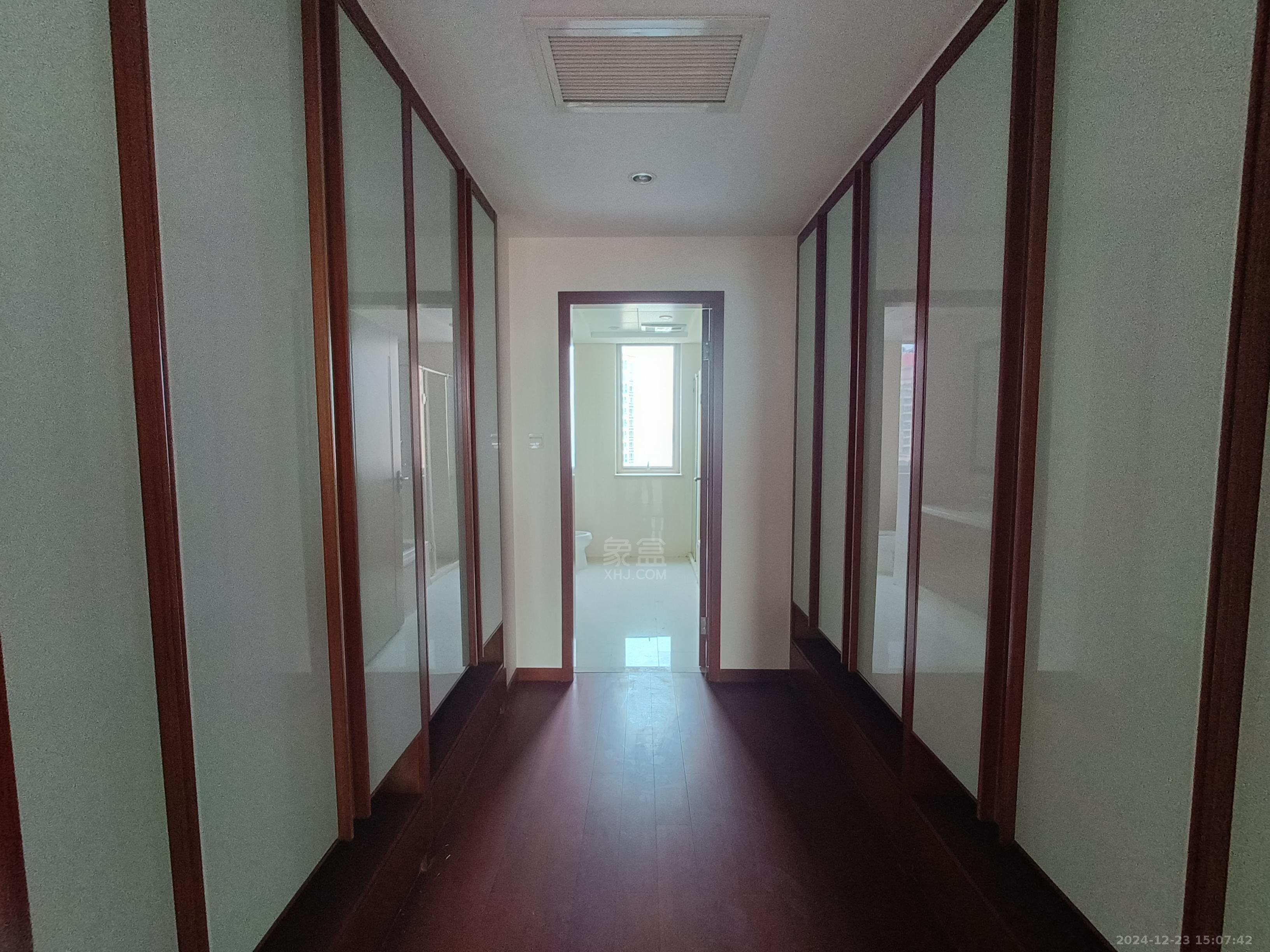 晋合湘水湾一期 4室2厅2卫 5000.0元/月 晋合湘水湾一期 4室2厅2卫 5000.0元/月室内图