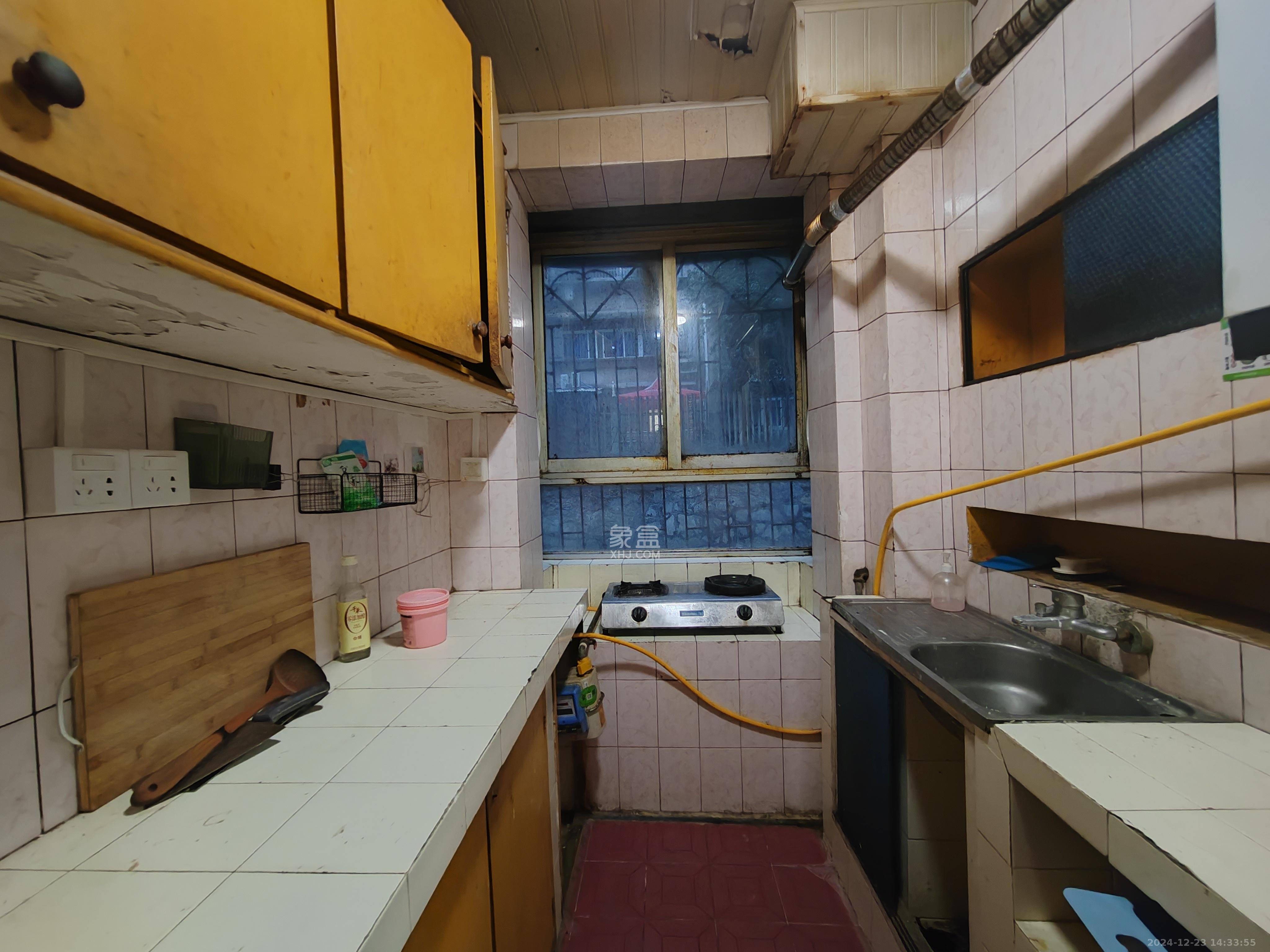向东南社区  2室1厅1卫   1300.00元/月室内图