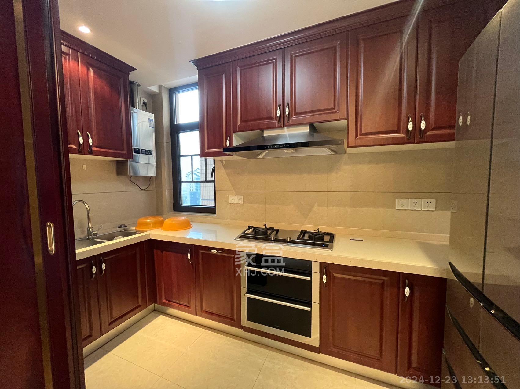 运达中央广场一、二期 3室2厅2卫 12000.0元/月 运达中央广场一、二期 3室2厅2卫 12000.0元/月室内图